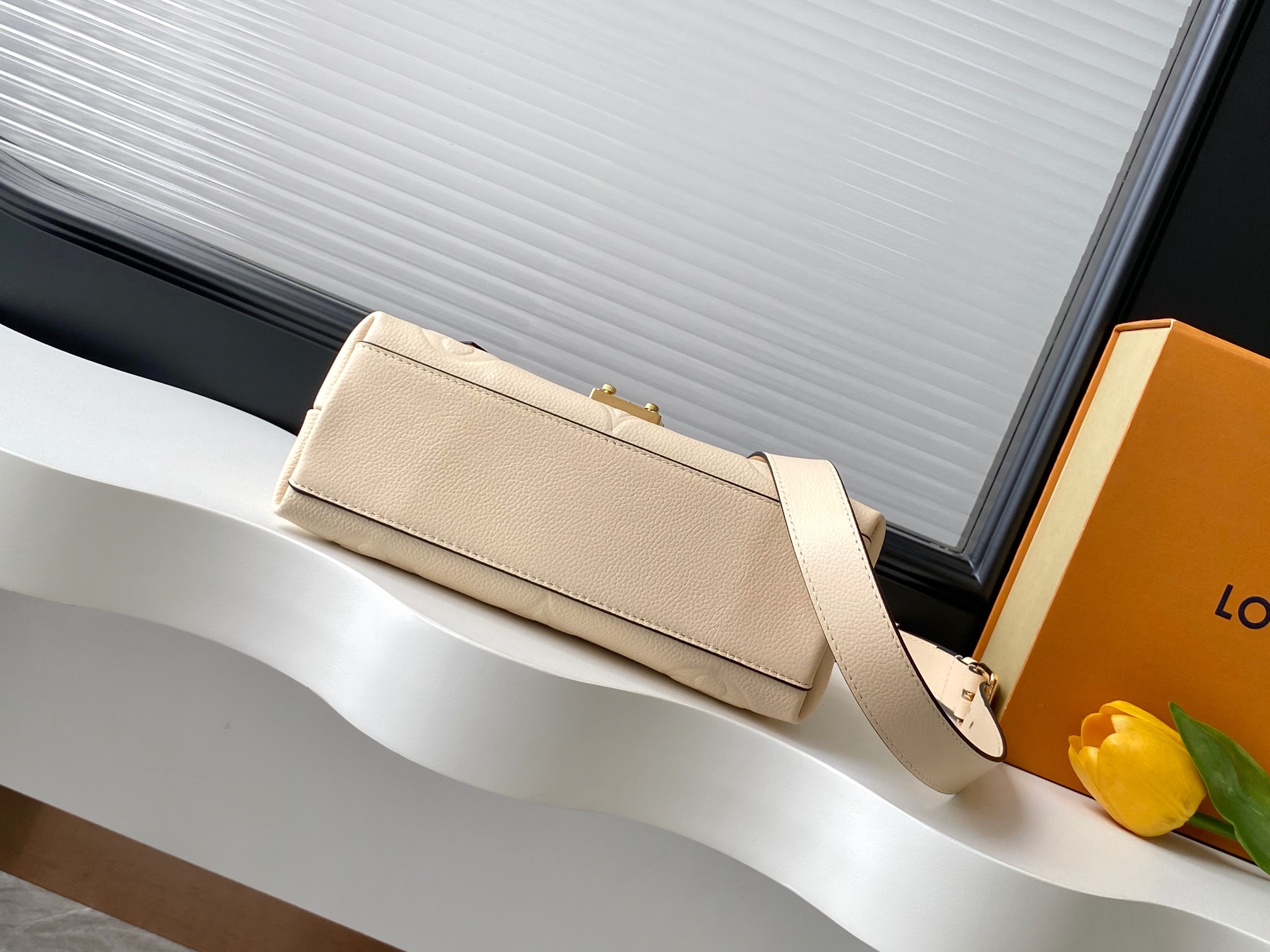Louis Vuitton Madeleine BB Handbag - Image 4