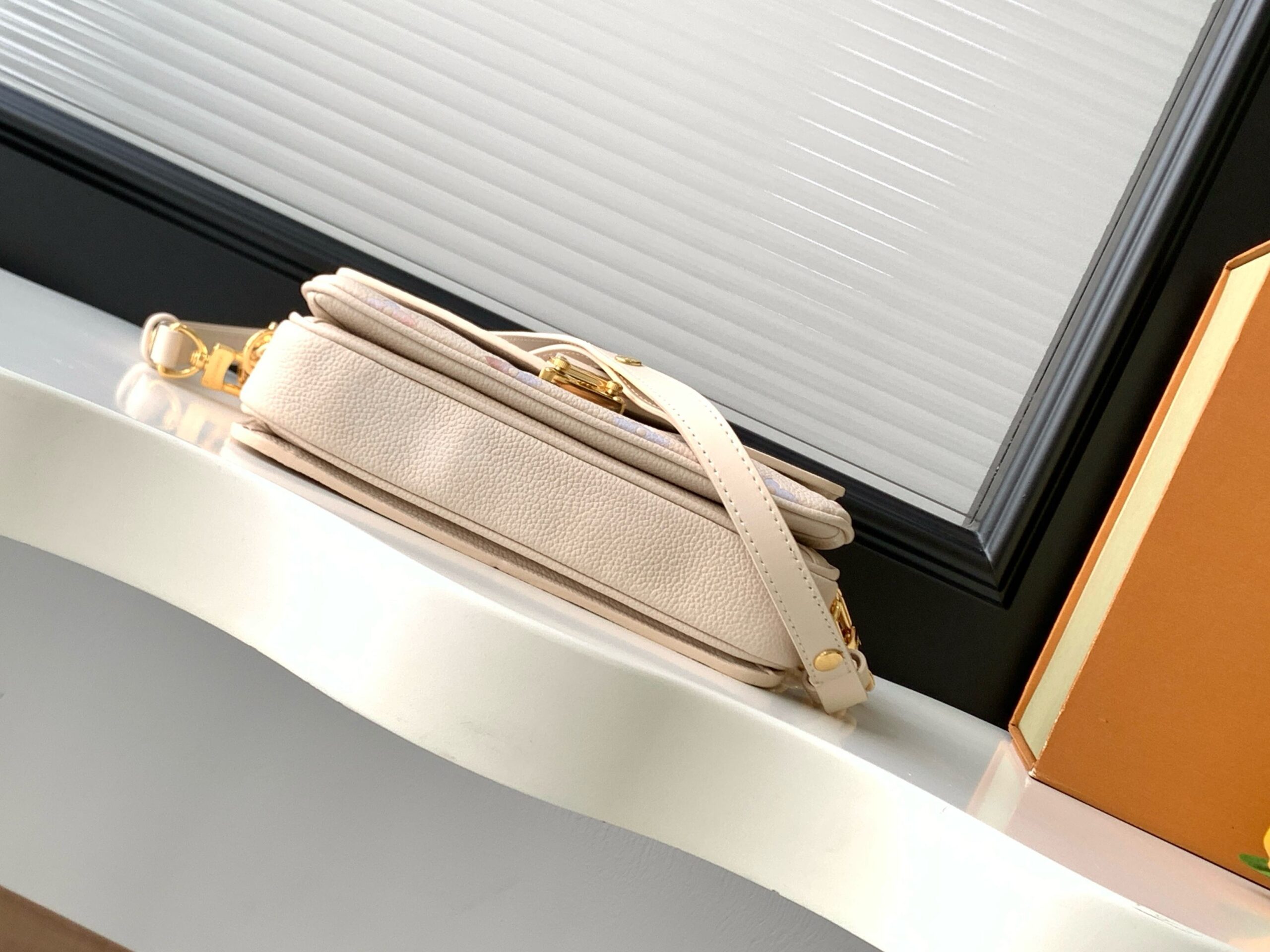 Louis Vuitton Pochette Métis East West Shoulder Bag – Dream Monogram - Image 4