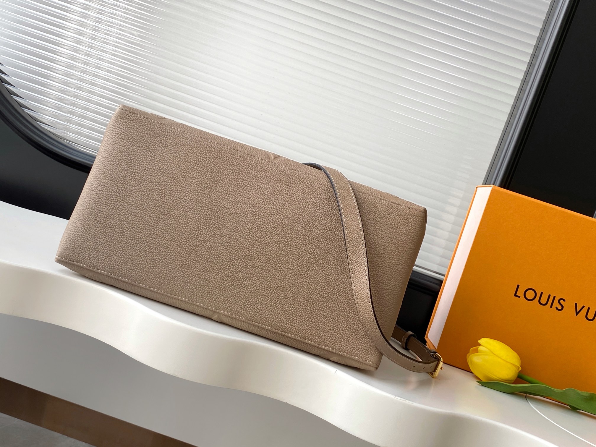 Louis Vuitton Grand Palais Handbag M45833 - Image 4