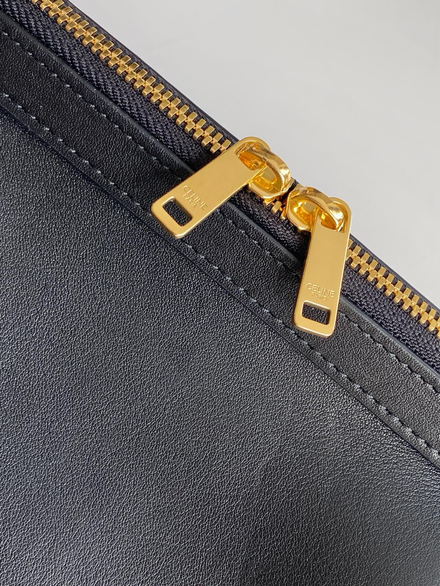 CE DOCTOR UCH Small Calfskin Handbag - Image 4