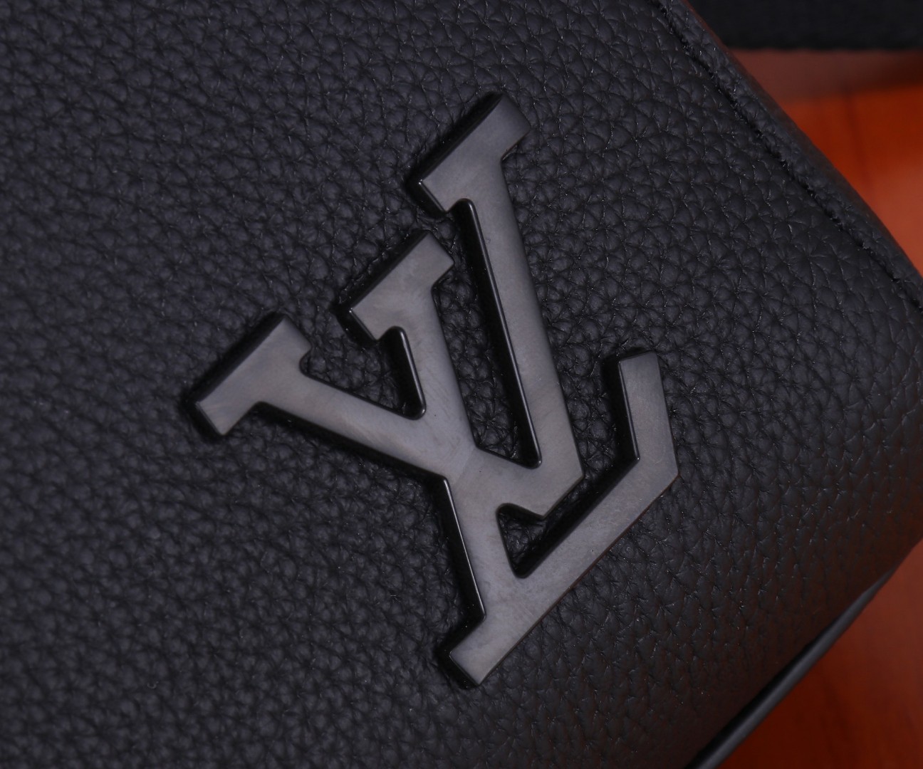 Louis Vuitton Aerogram Flap Shoulder Bag M21367 - Image 4