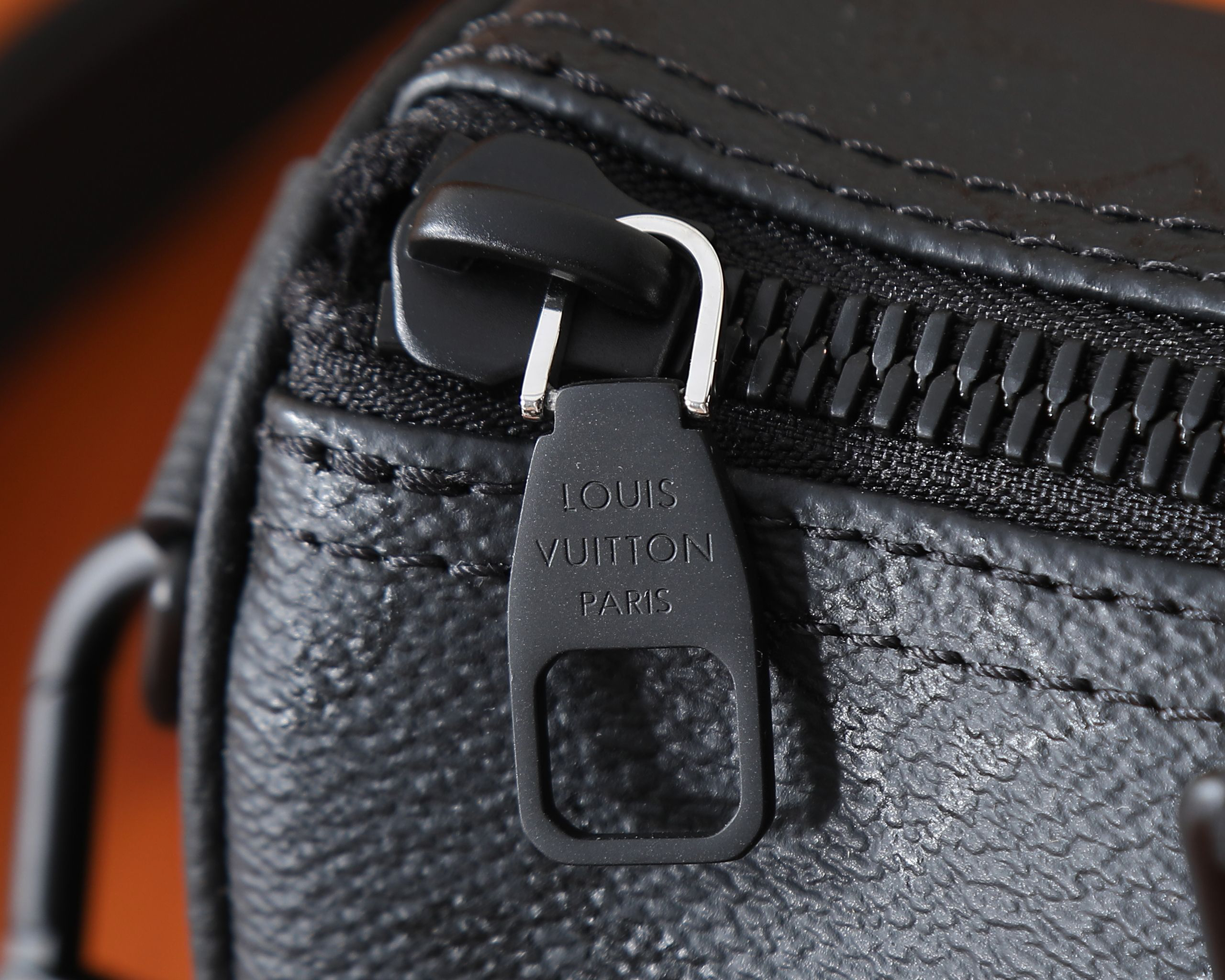 Louis Vuitton Keepall Bandoulière 25 Handbag - Image 4