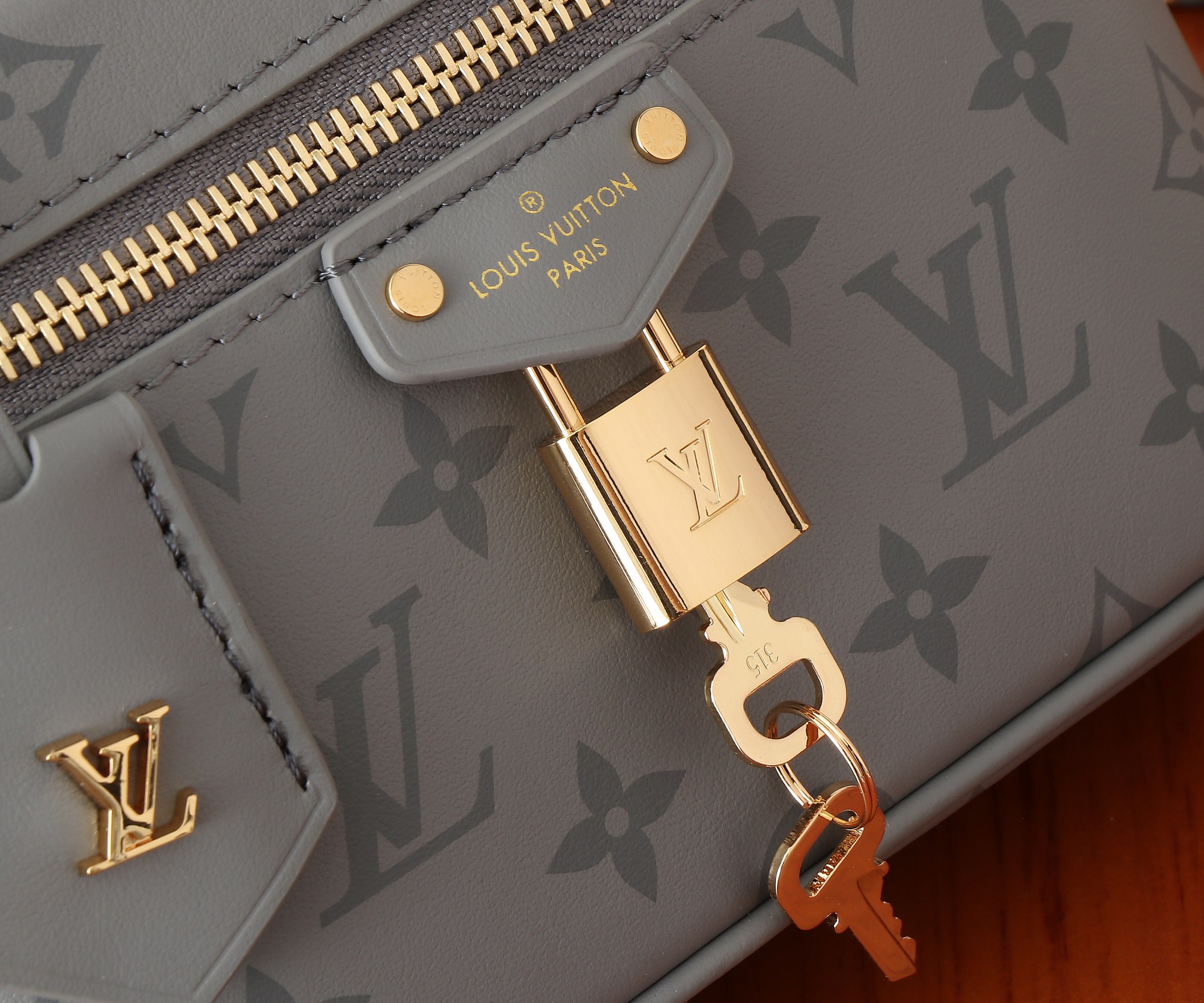Louis Vuitton Vanity Chain Pouch - Image 4