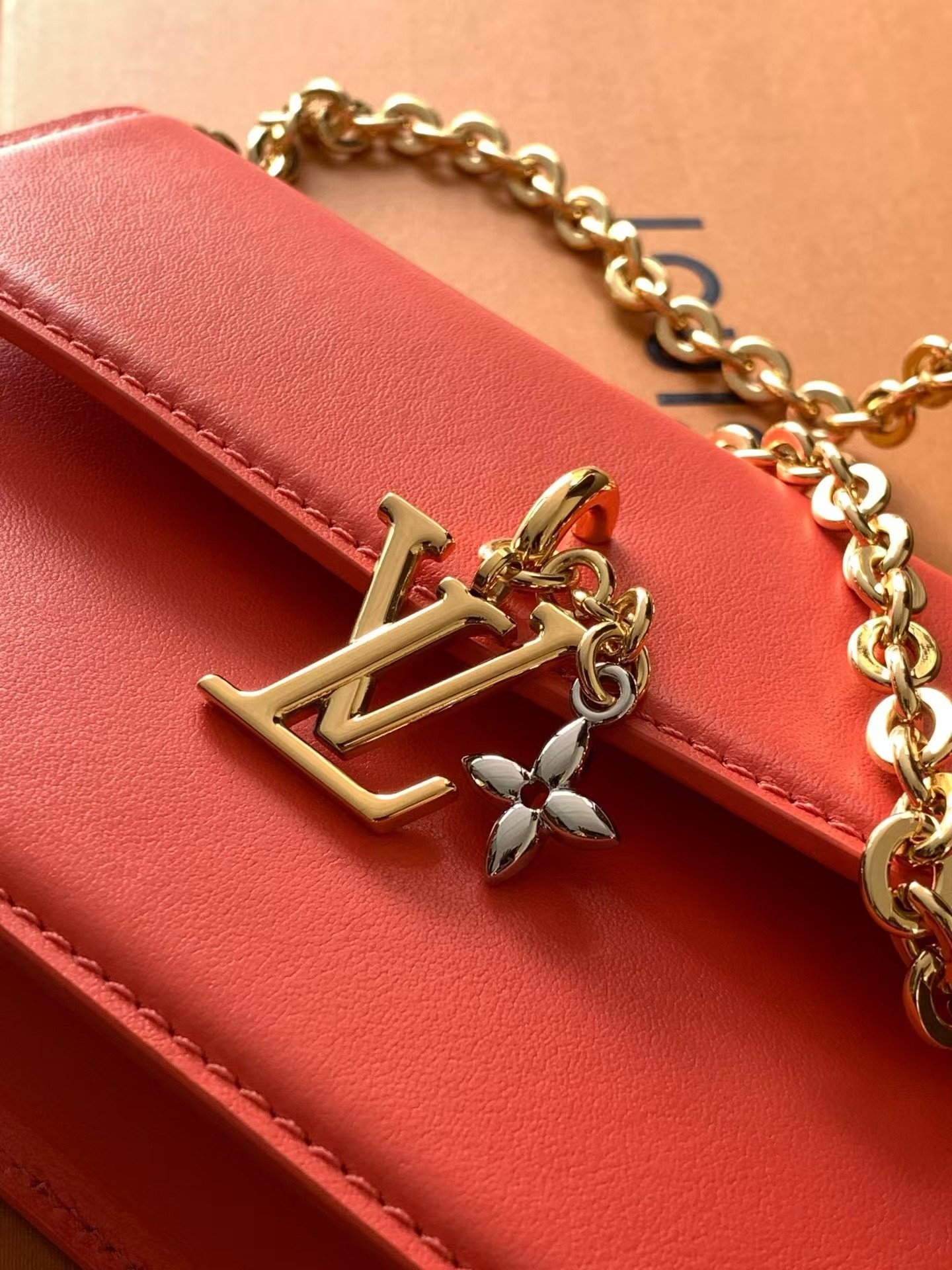 Louis Vuitton LV Bloom Wallet On Chain Crossbody Bag M14548 - Image 4