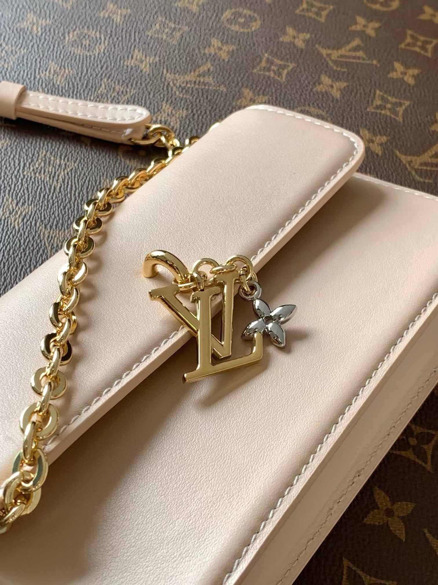 Louis Vuitton LV Bloom Wallet On Chain - Image 4