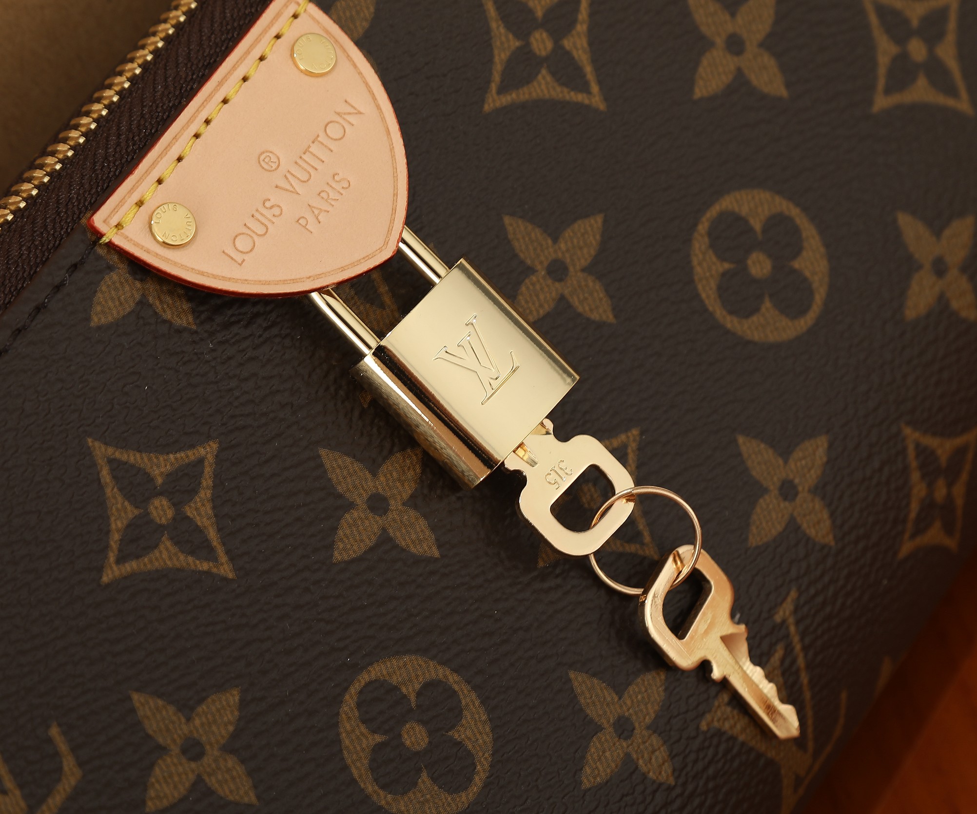Louis Vuitton Pochette Tirette Monogram Canvas Crossbody Bag M12859 - Image 4