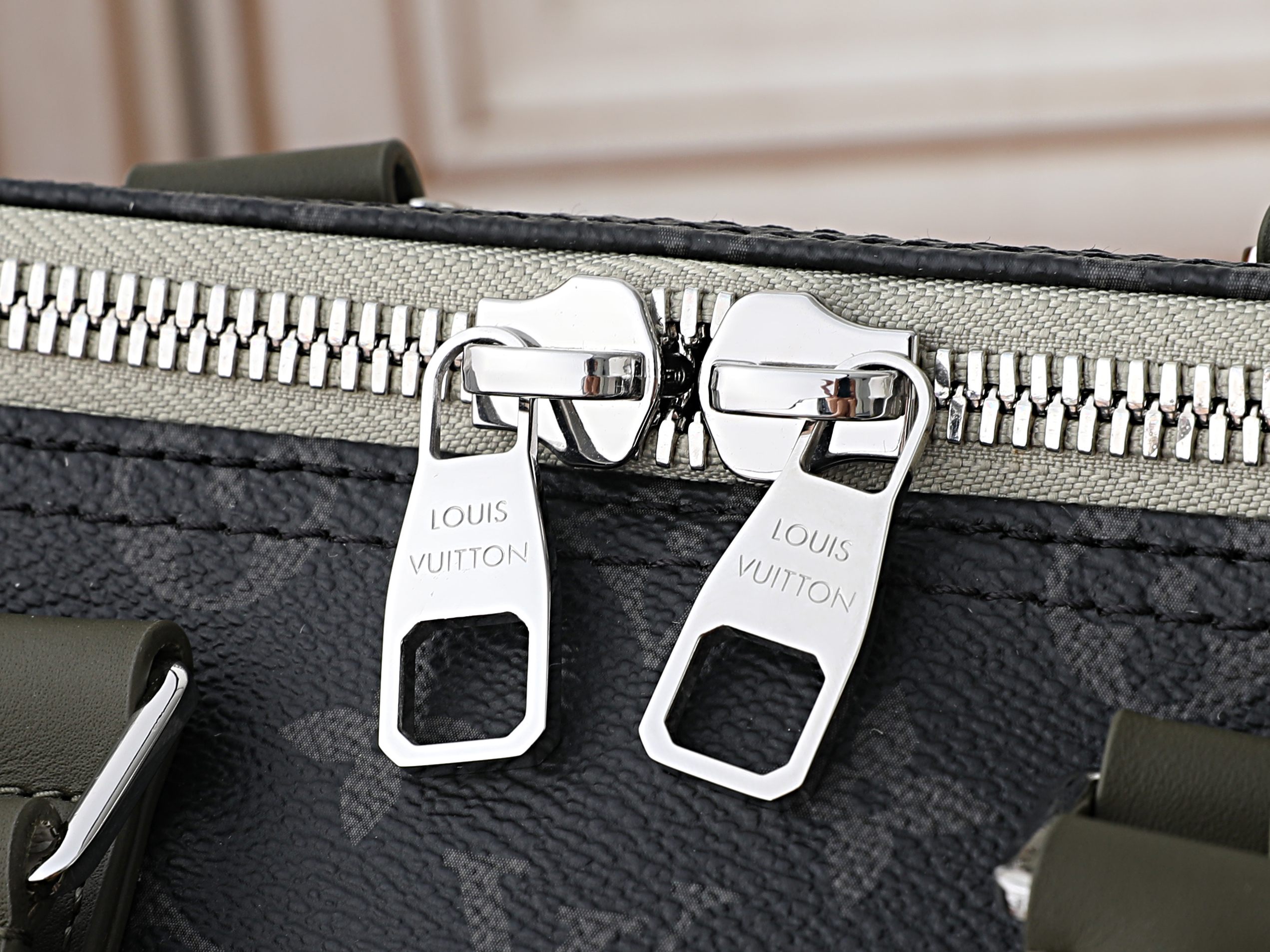 Louis Vuitton Keepall Bandoulière 35 Travel Bag - Image 4