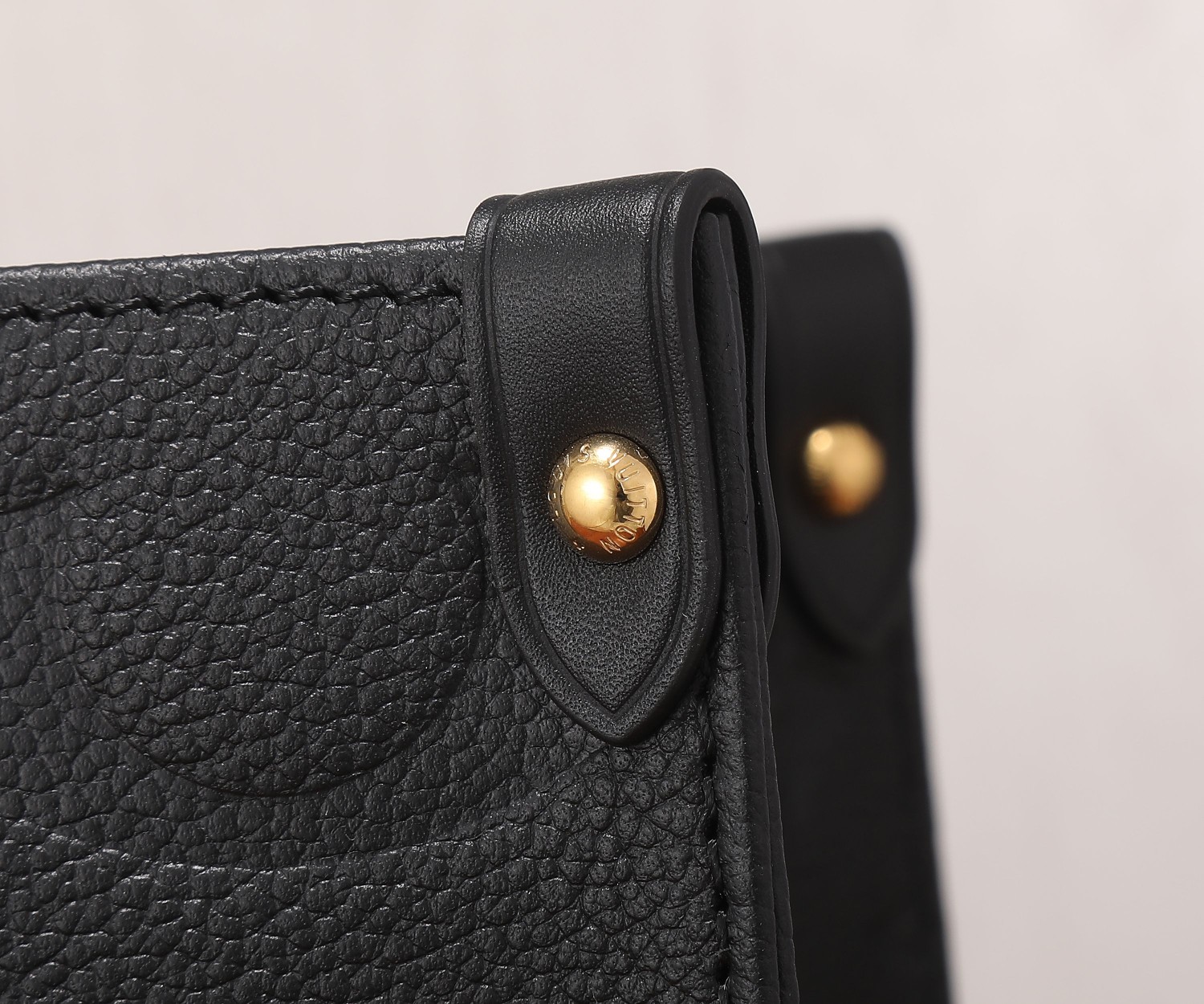Louis Vuitton OnTheGo MM Monogram Leather Tote Bag - Image 4