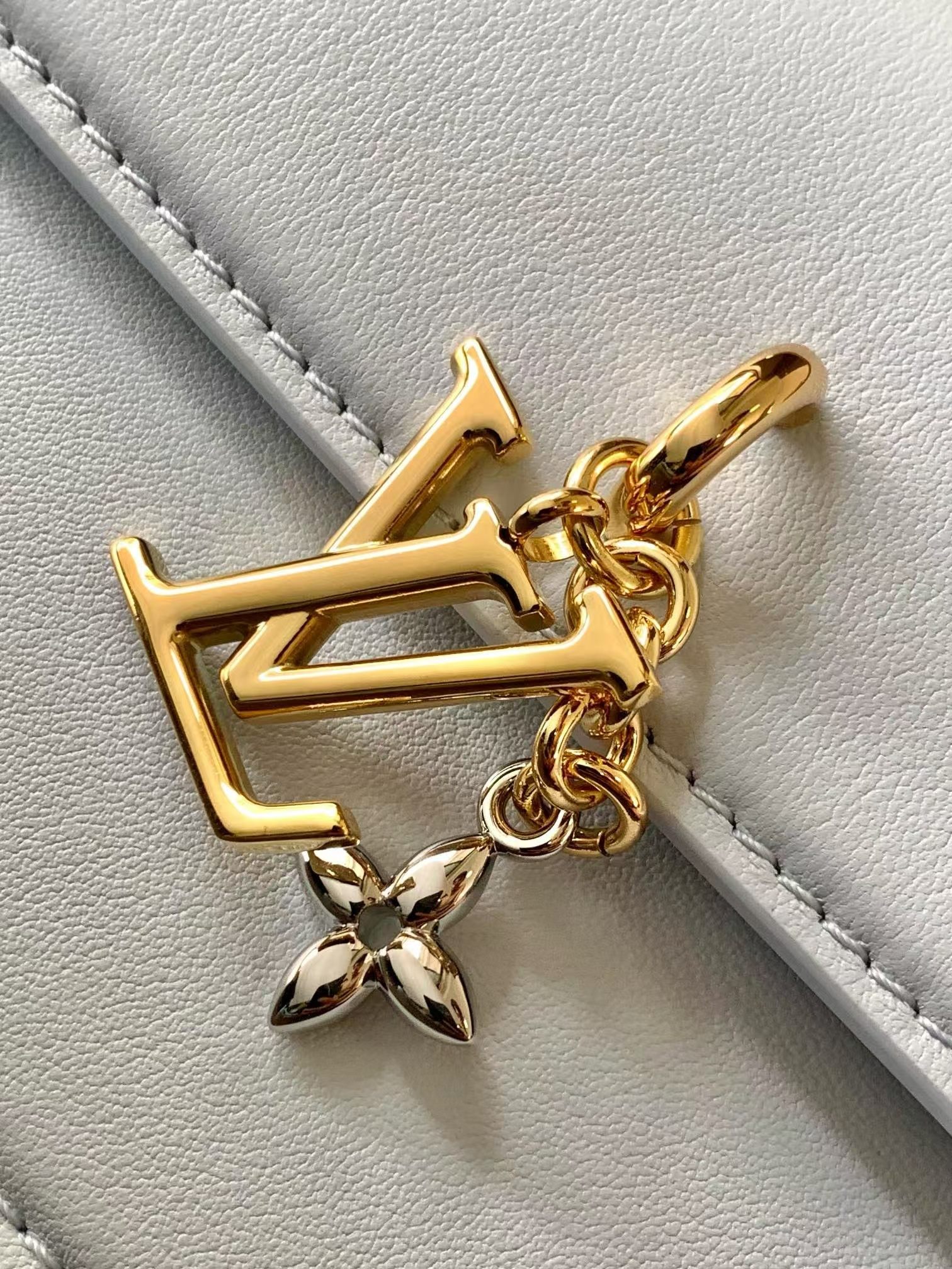 Louis Vuitton LV Bloom Wallet On Chain M14547 - Image 4
