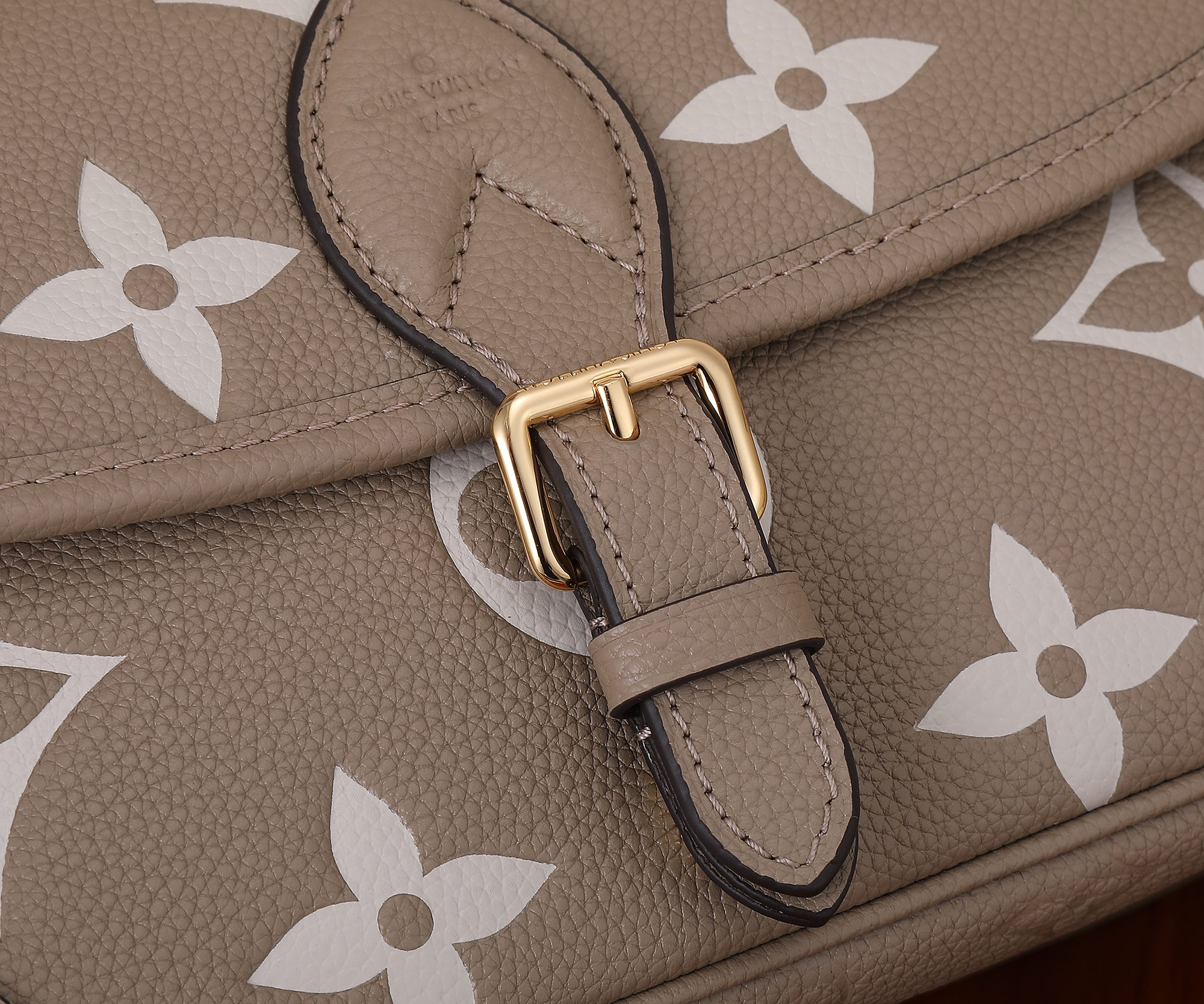 Louis Vuitton Diane Monogram Empreinte Leather Handbag M46583 - Image 4