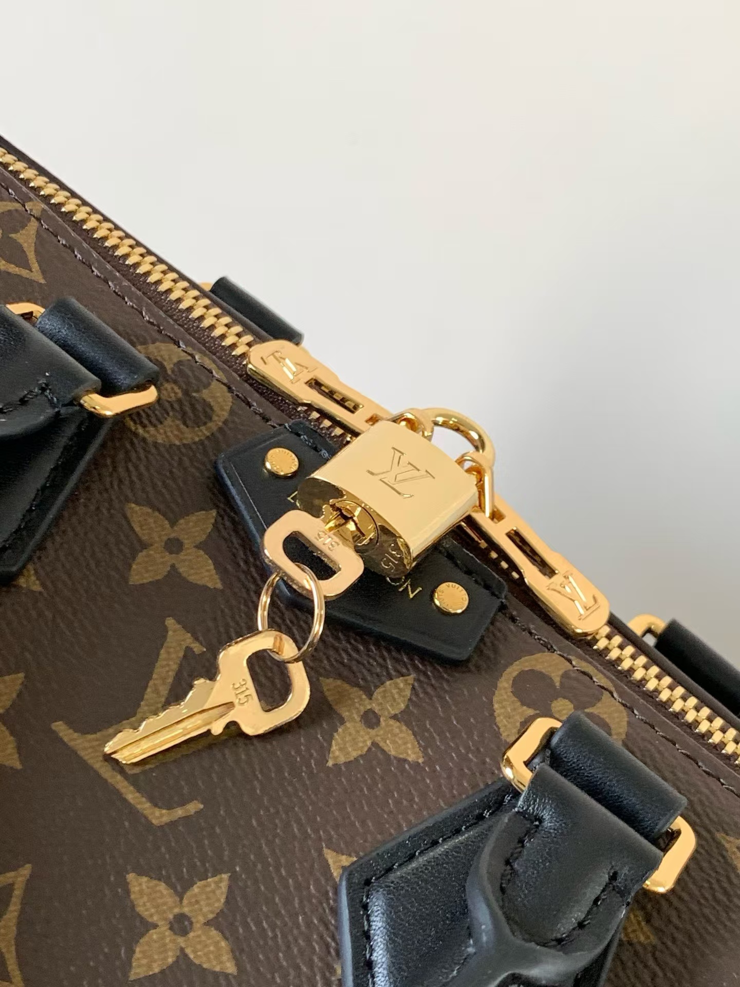 Louis Vuitton Speedy 25 Monogram Canvas Handbag - Image 4