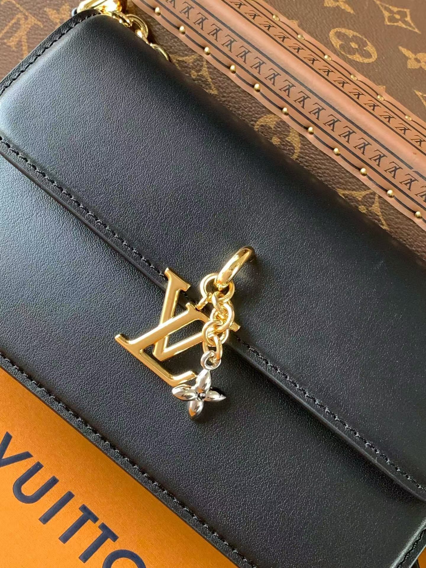 Louis Vuitton Bloom Wallet on Chain M14564 - Image 4