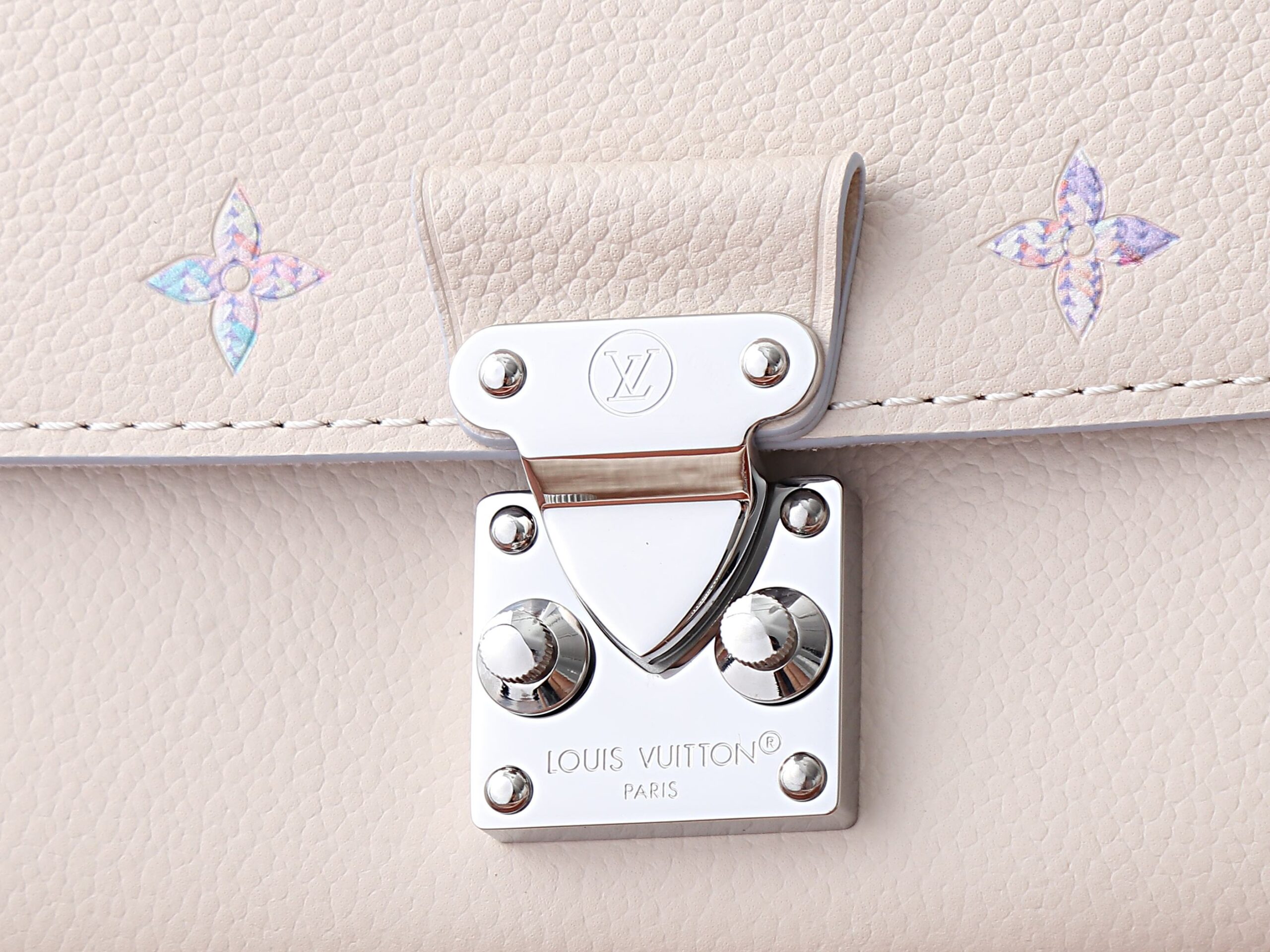 Louis Vuitton Pochette Metis Soft Small Crossbody Bag in Monogram Empreinte Leather - Image 4