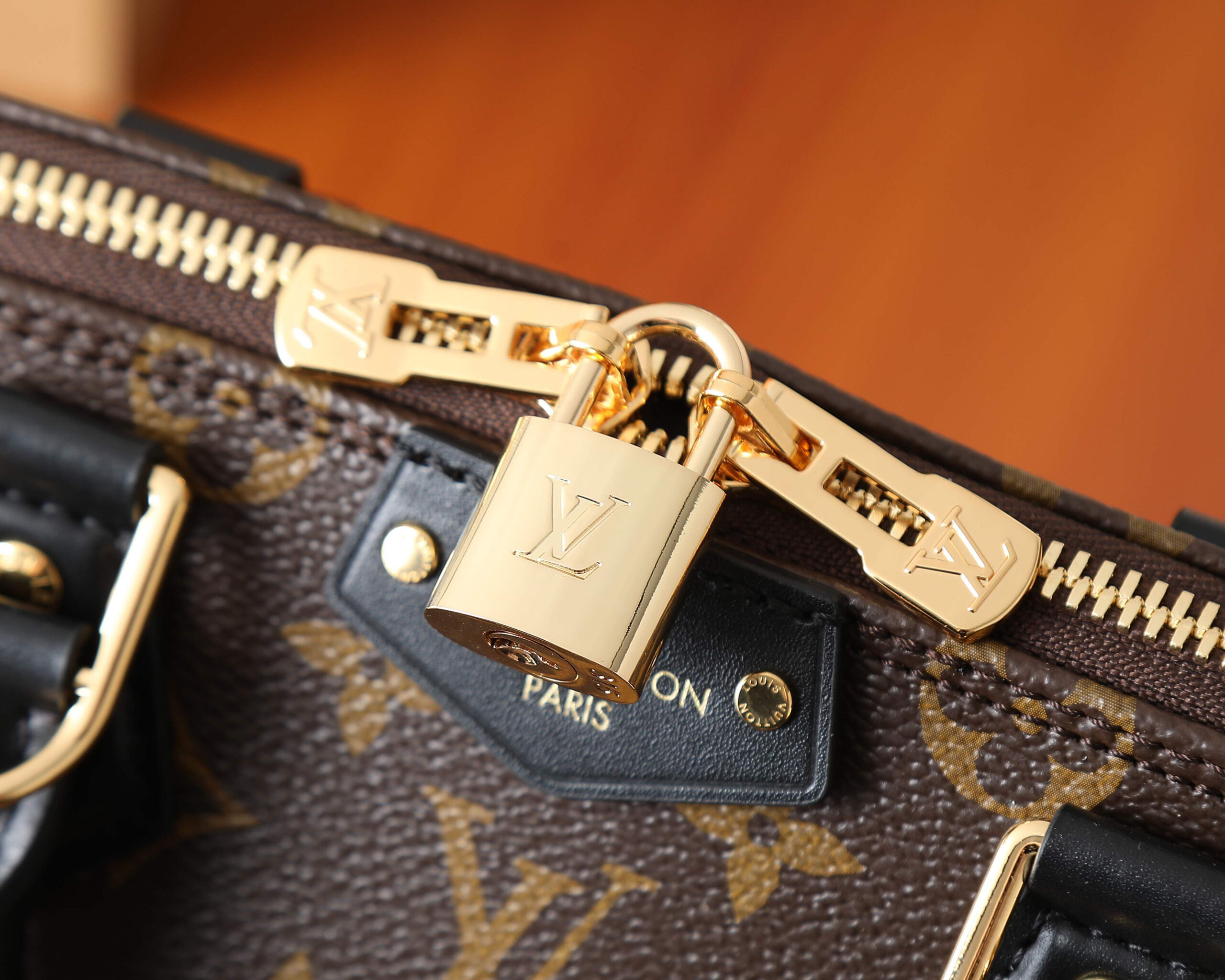 Louis Vuitton Alma Small Handbag in Monogram Canvas - Image 4
