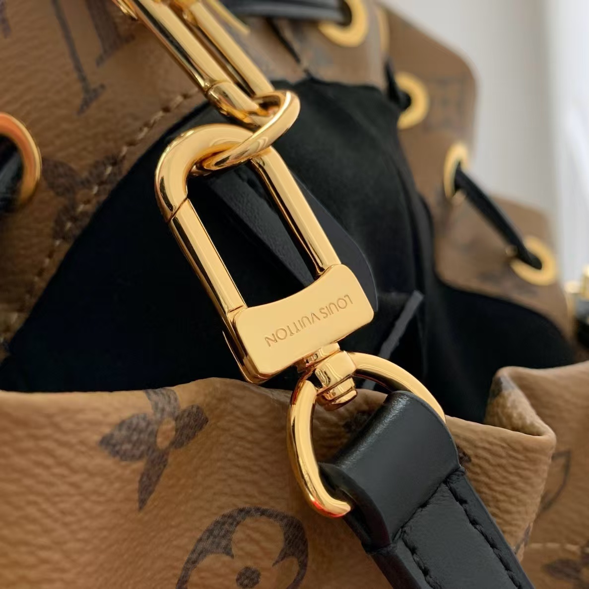Louis Vuitton Noé Handbag M13324 in Monogram Reverse Canvas - Image 4