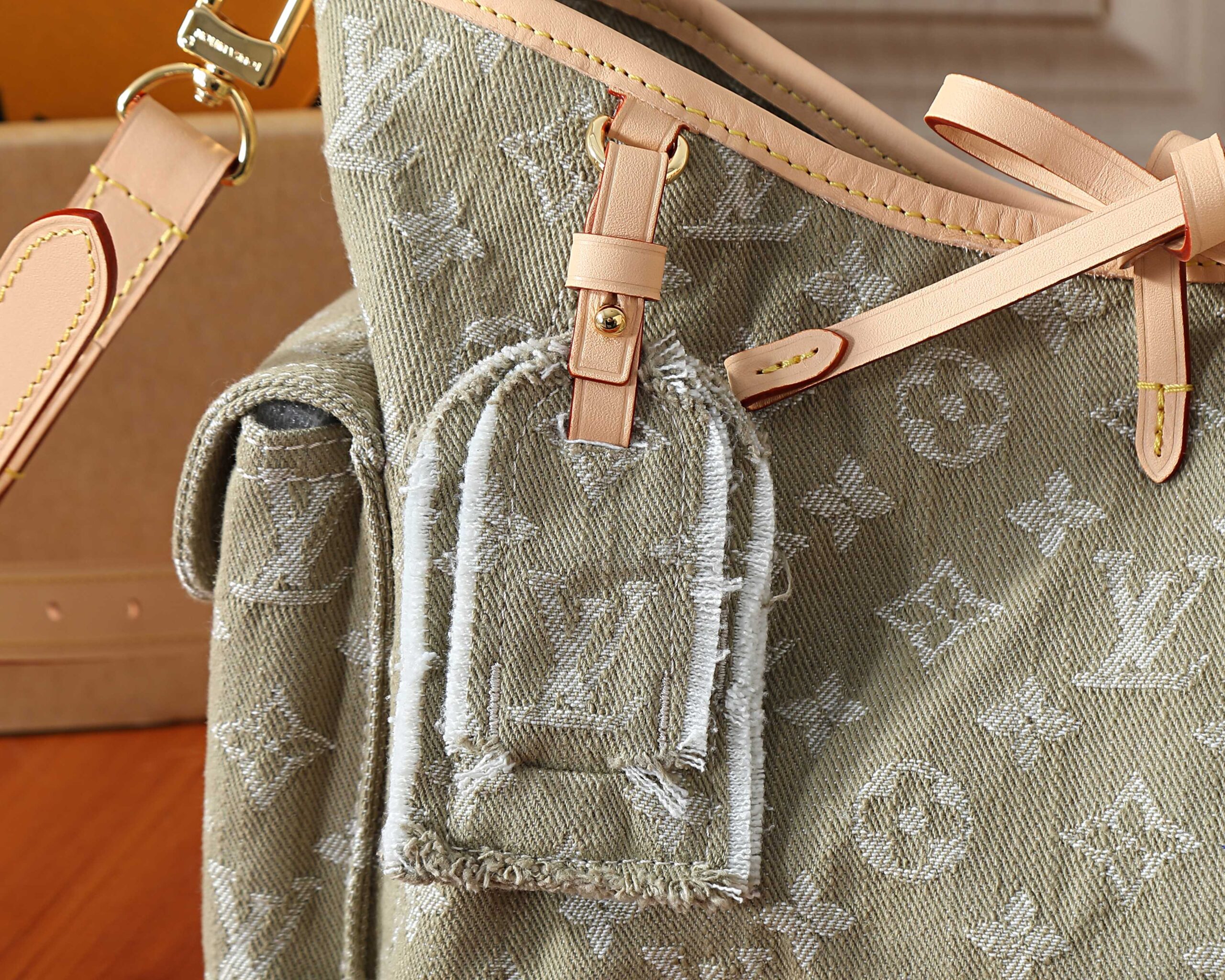 Louis Vuitton Carryall Cargo Small Handbag - Image 4