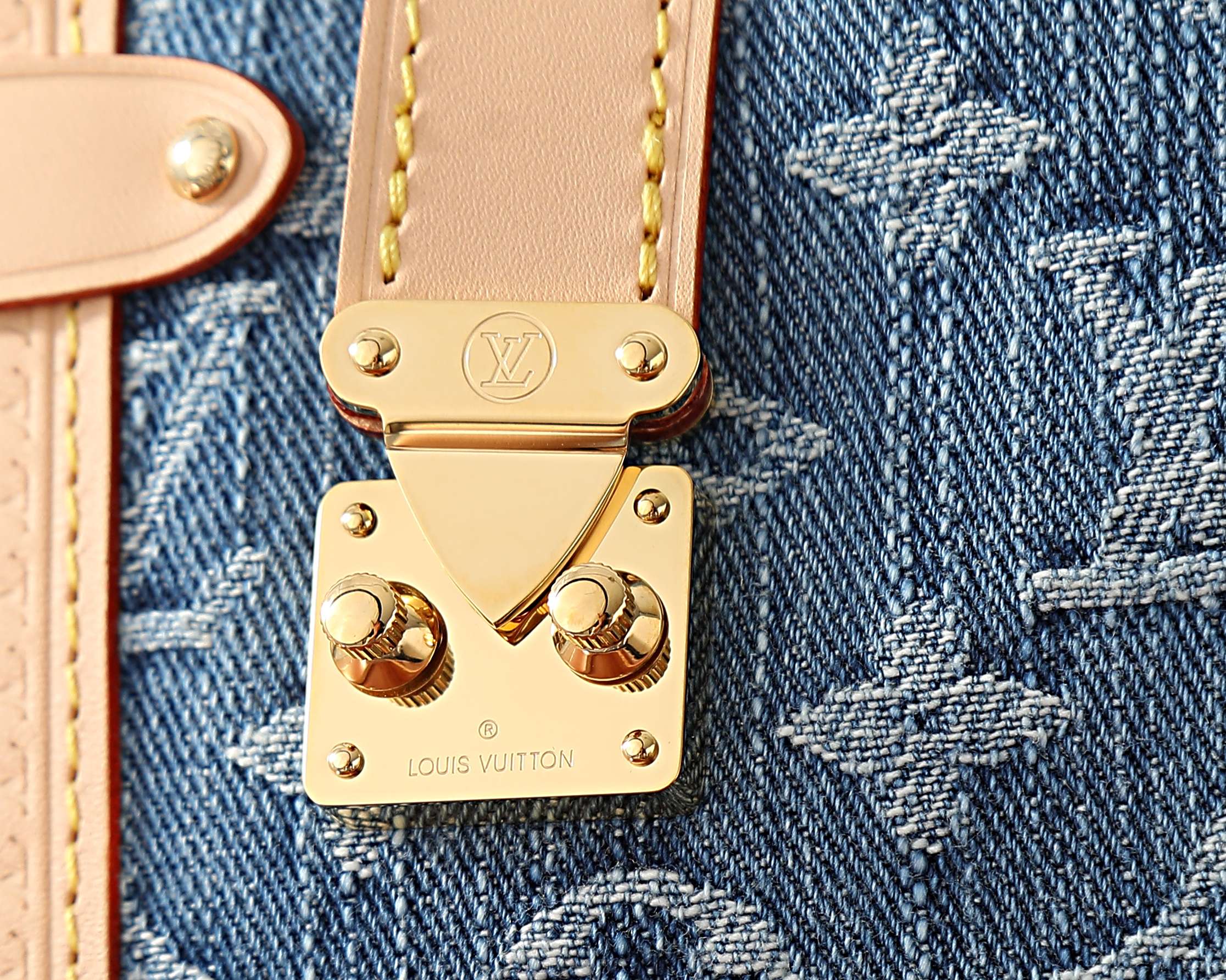 Louis Vuitton Side Trunk Medium Handbag in Denim - Image 4