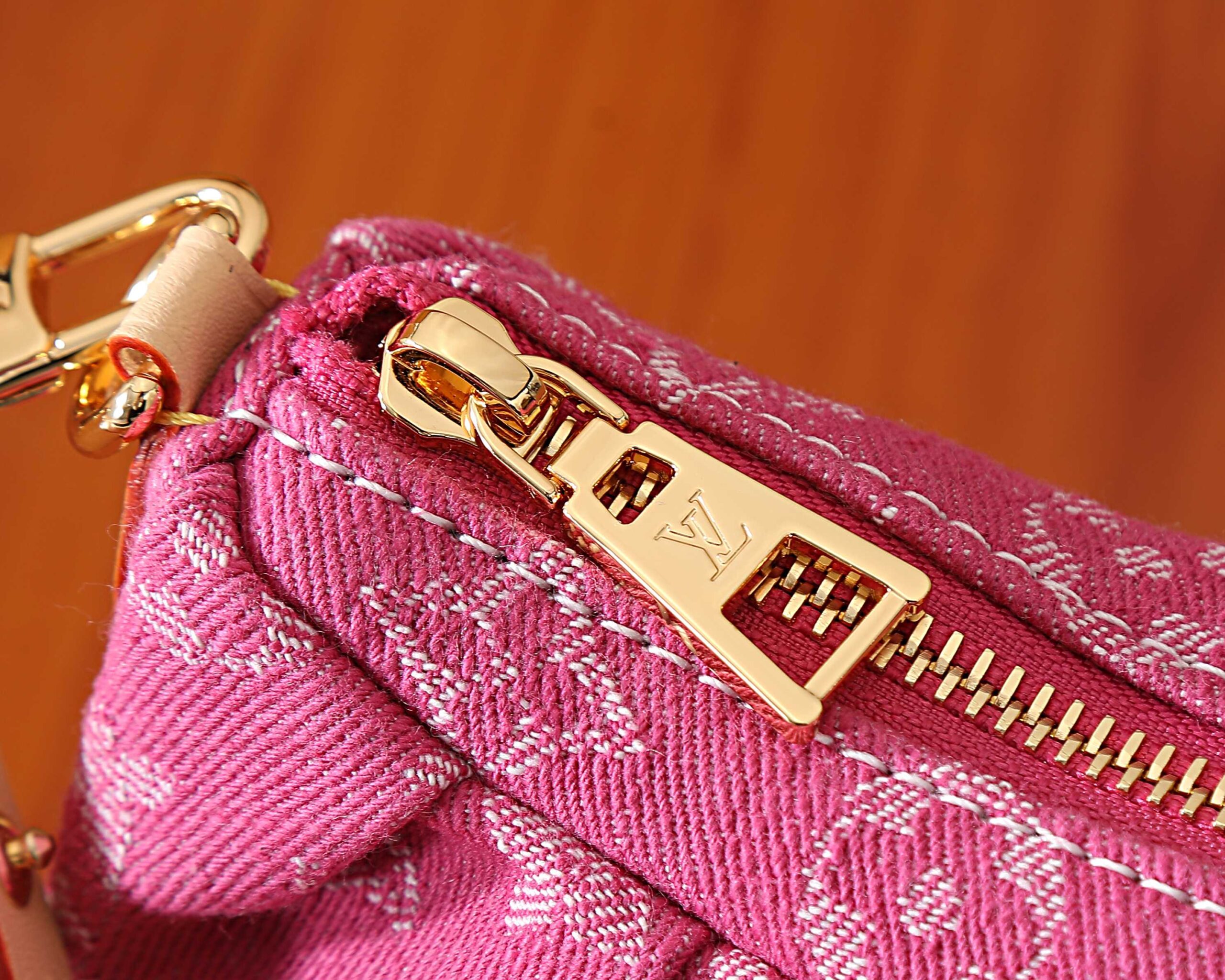 Louis Vuitton Pochette Valley Handbag - Image 4