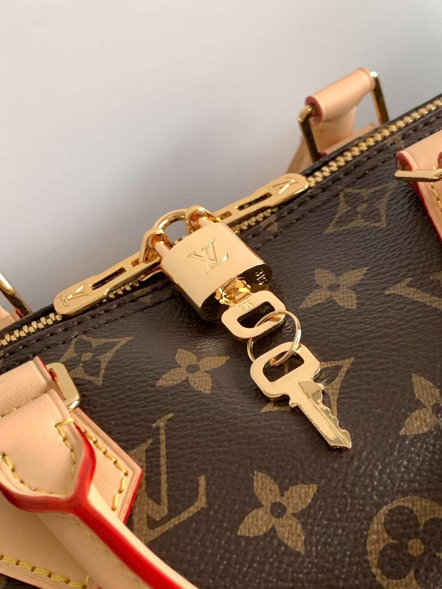Louis Vuitton Speedy Bandouliere 30 Handbag - Image 4