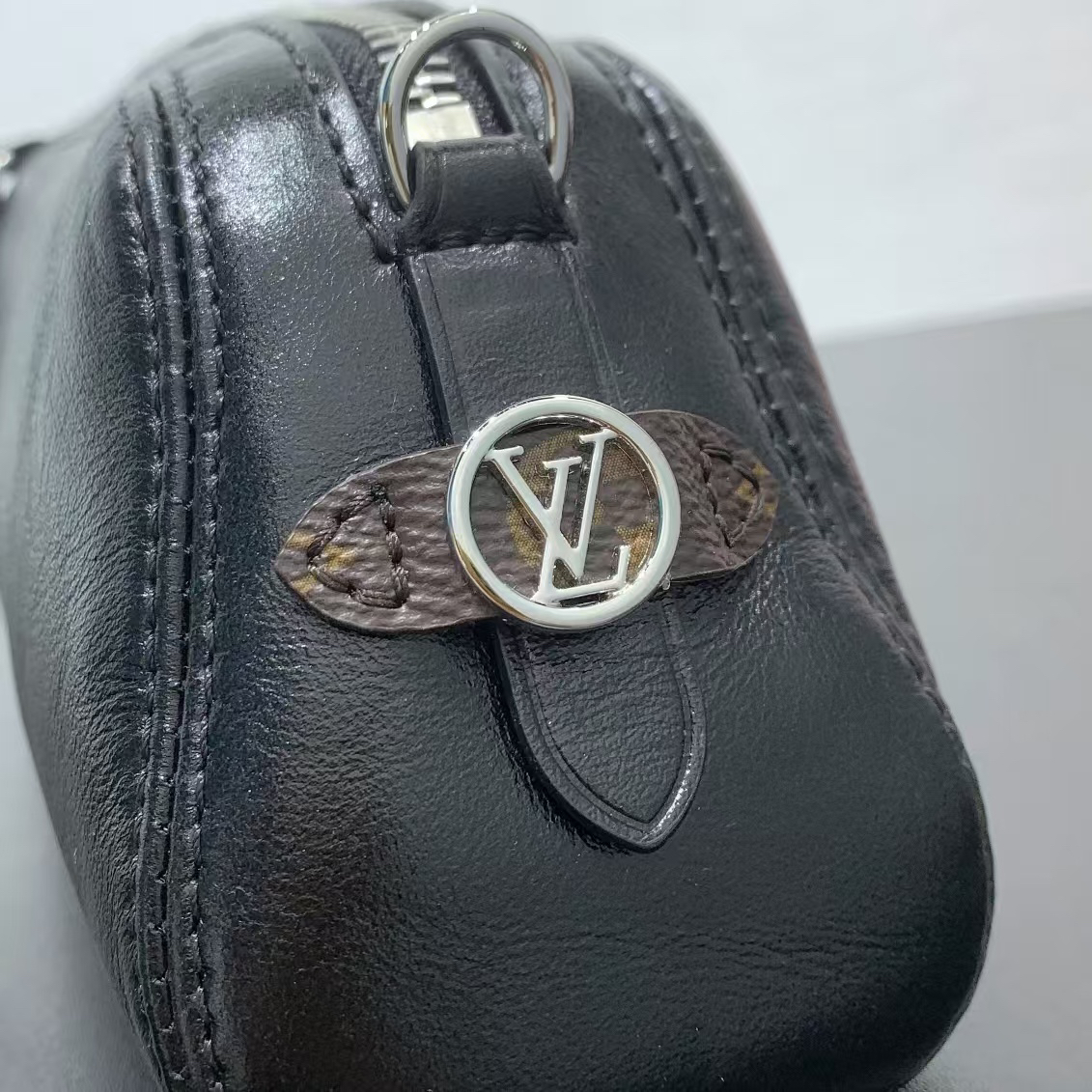 Louis Vuitton Pochette Vibe Handbag M14544 - Image 4