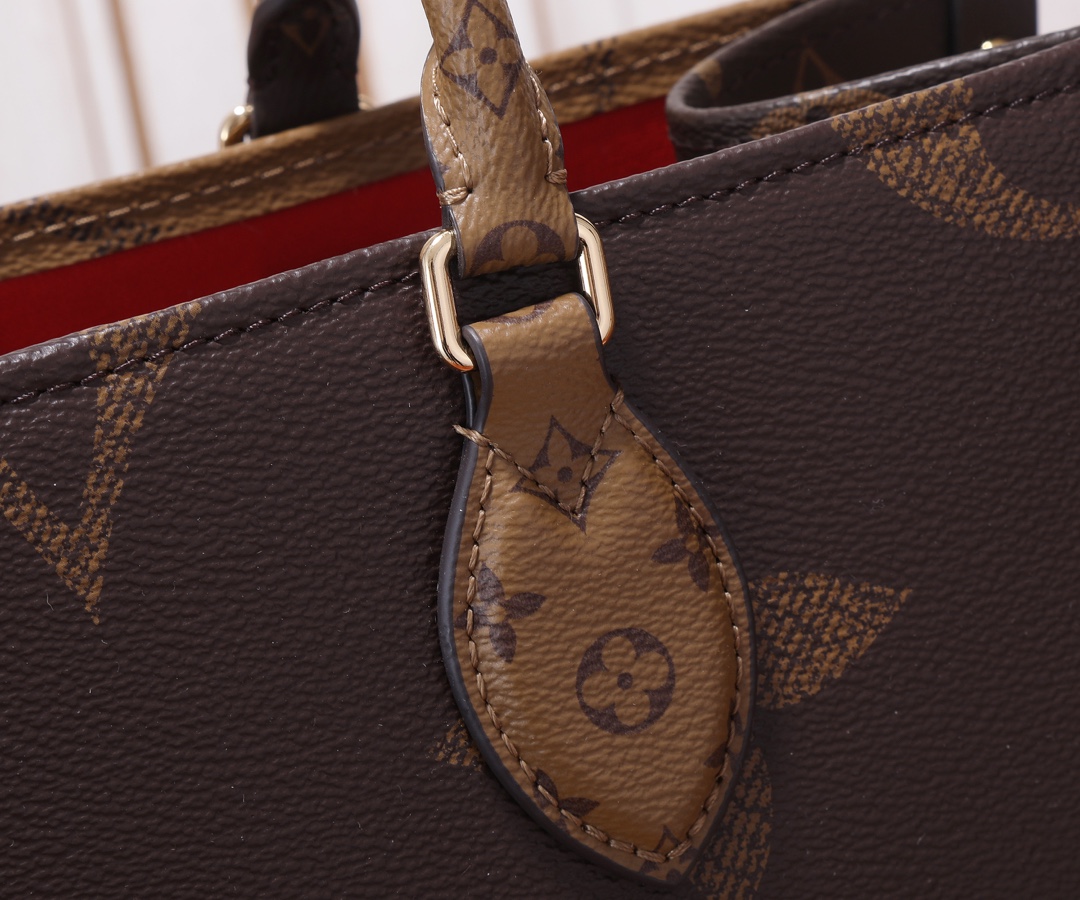 Louis Vuitton Onthego MM Tote Bag - Image 4