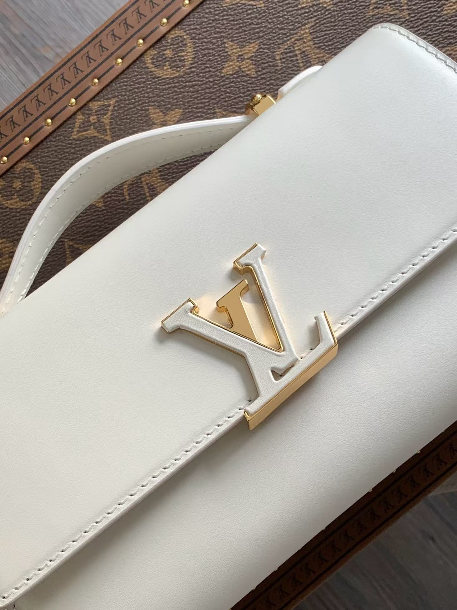 Louis Vuitton Capucines Wallet On Chain - Image 4