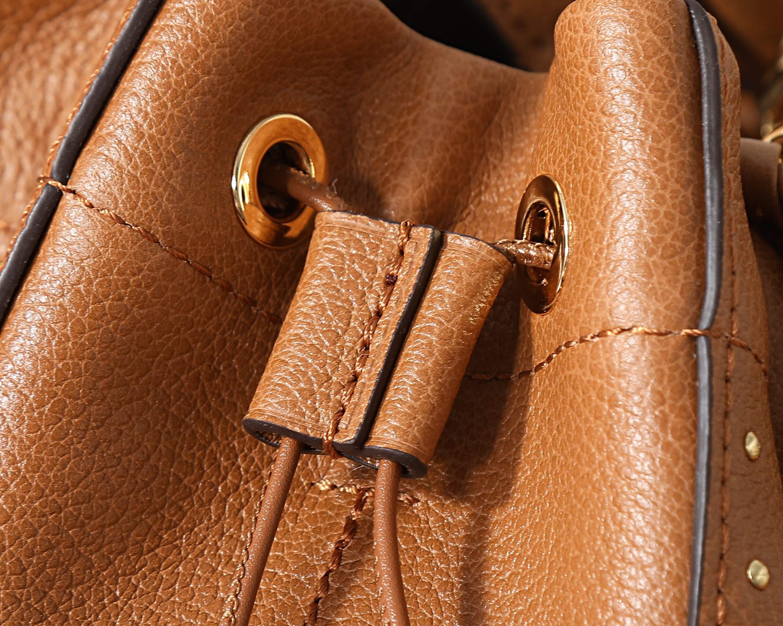 Noé Trunk Bucket Shoulder Bag - Image 4