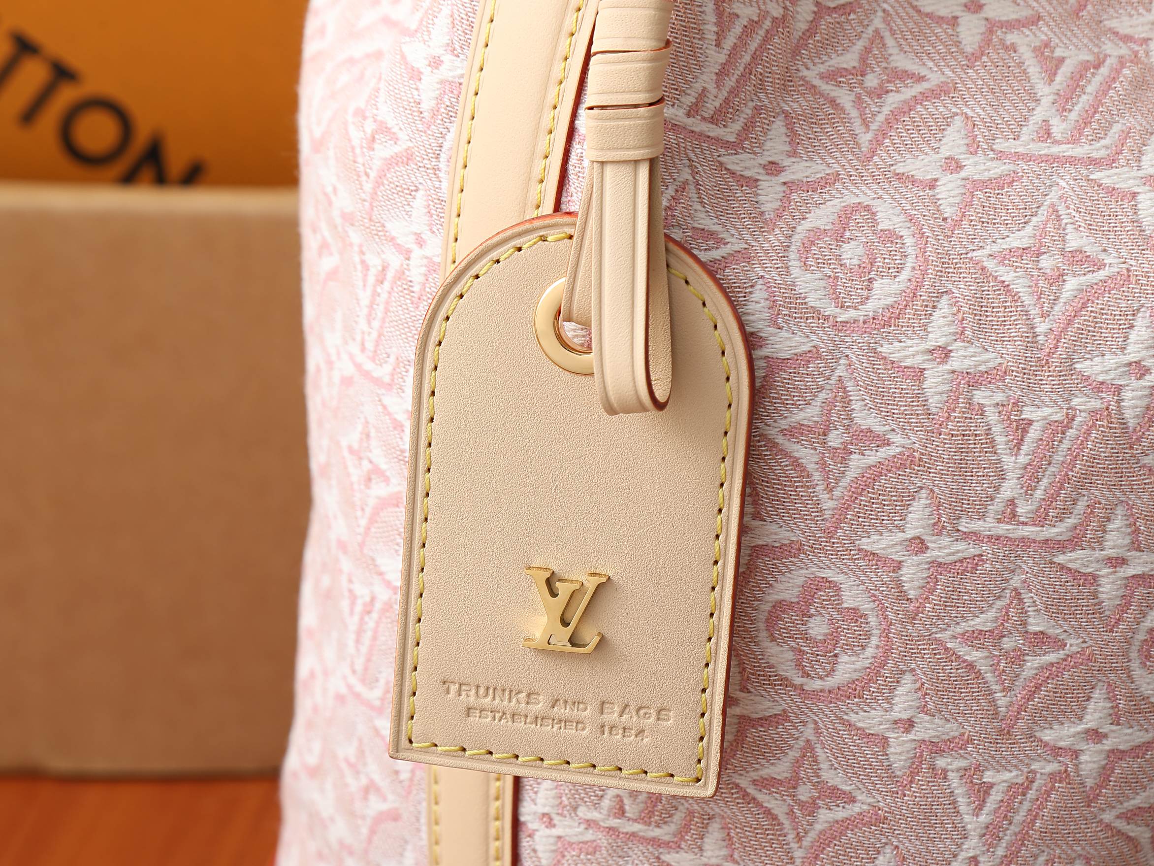 Louis Vuitton Noé Handbag in Monogram Emblème Canvas - Image 4