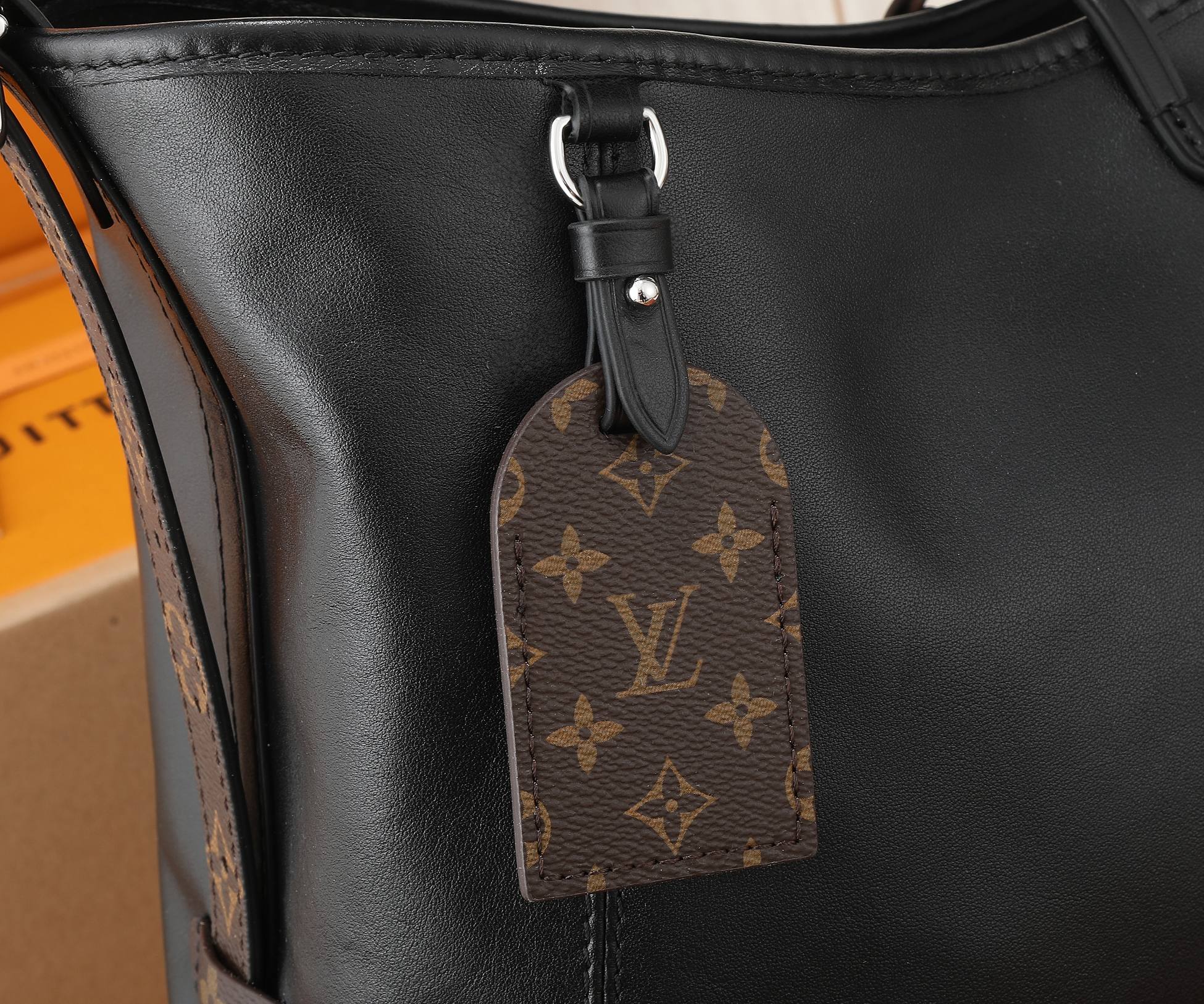 CarryAll Dark Medium Leather Handbag - Image 4