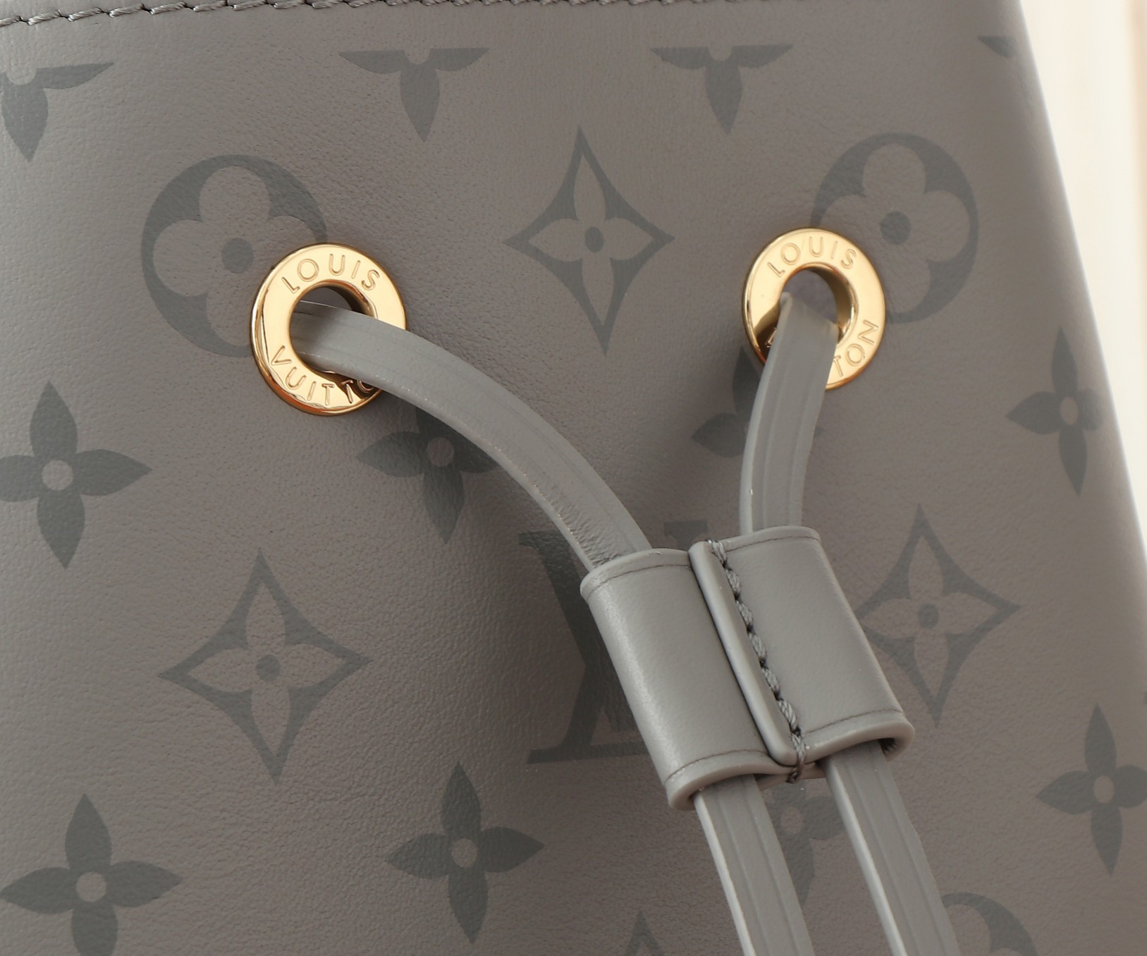 Louis Vuitton NéoNoé BB Shoulder Bag in Monogram Ink Leather - Image 4