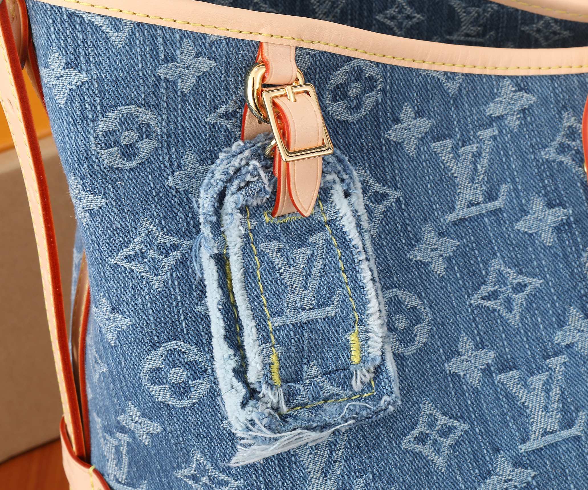 Louis Vuitton CarryAll MM Monogram Denim Canvas and Cowhide Leather Tote Bag - Image 4