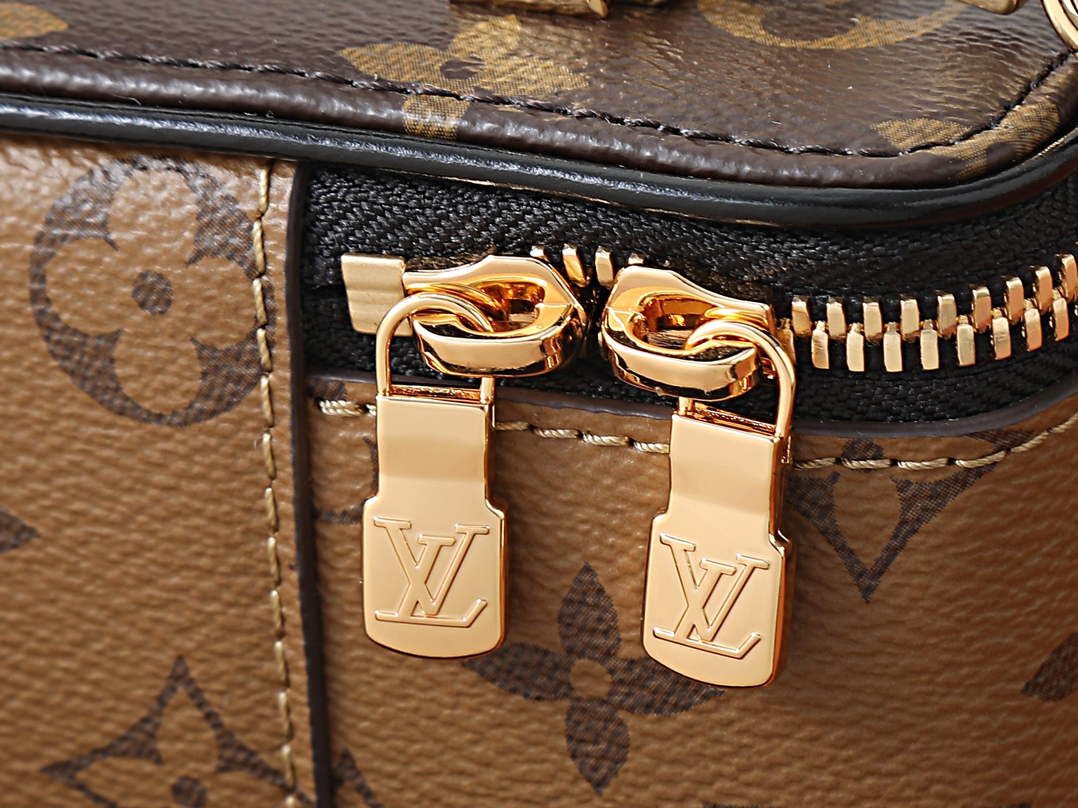Louis Vuitton Vanity Pouch in Monogram Reverse Canvas, M29548 - Image 4