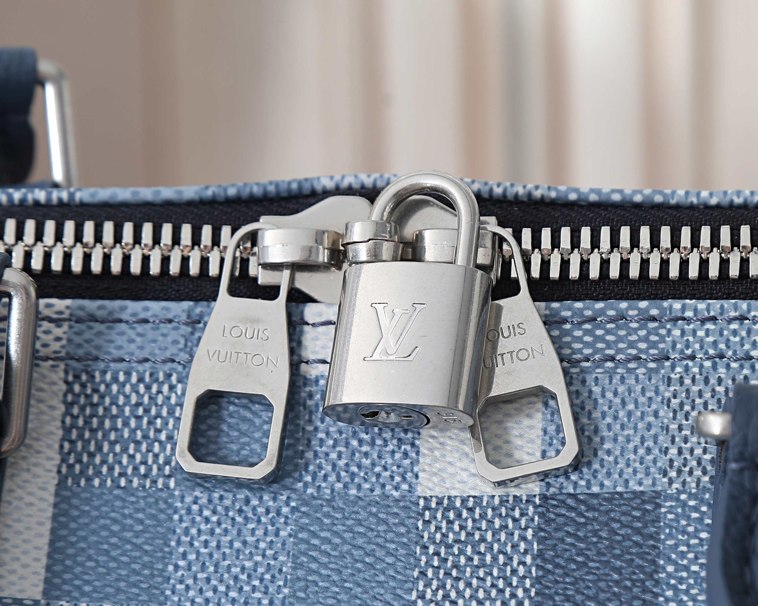 Louis Vuitton Keepall Bandouliere 45 Travel Bag in Damoflage Coated Canvas - Image 4