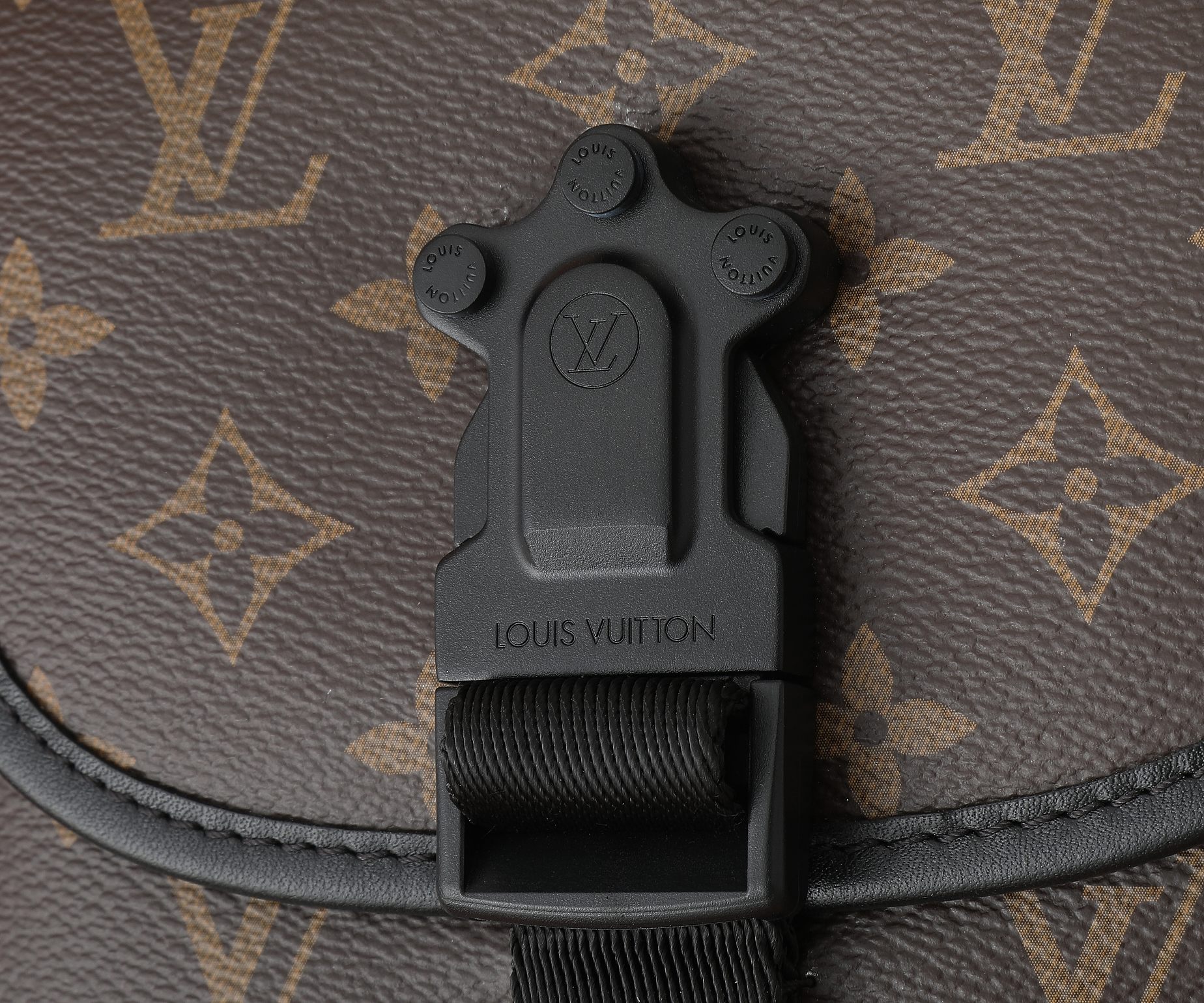 Louis Vuitton Quest Messenger Bag in Monogram Macassar Canvas - Image 4