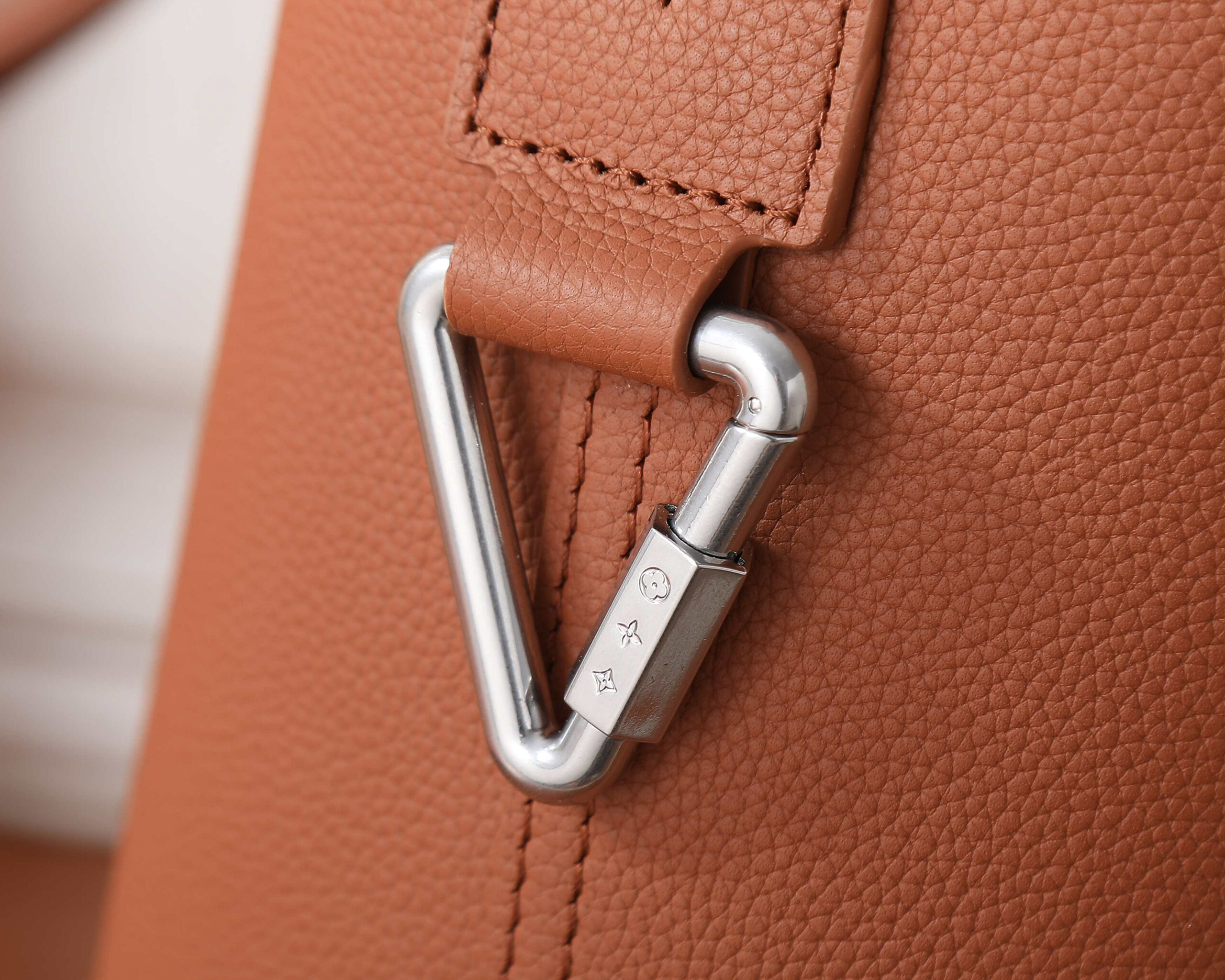 Louis Vuitton Verso Hobo Bag M26745 - Image 4