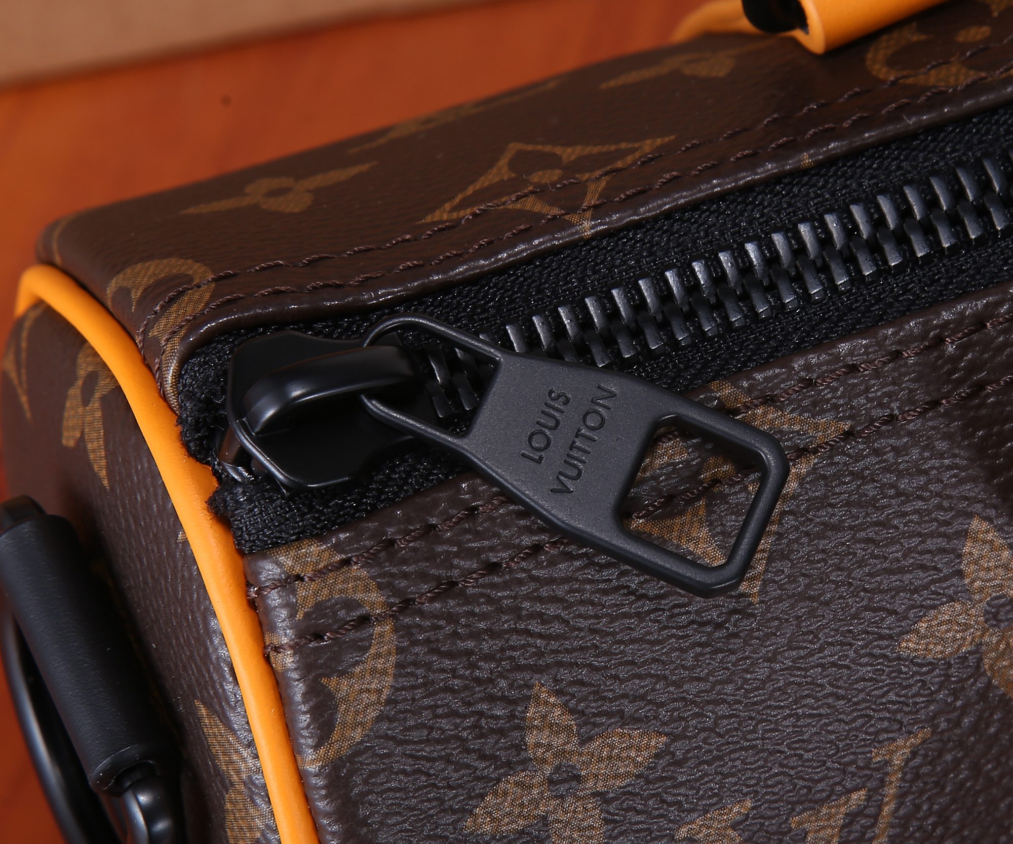 Louis Vuitton Keepall Bandouliere 25 Handbag in Monogram Macassar - Image 4