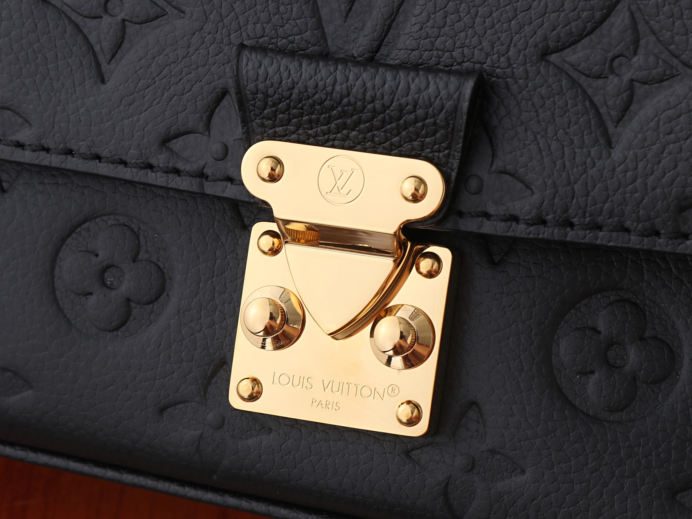 Louis Vuitton Pochette Metis Soft Small Crossbody Bag - Image 4