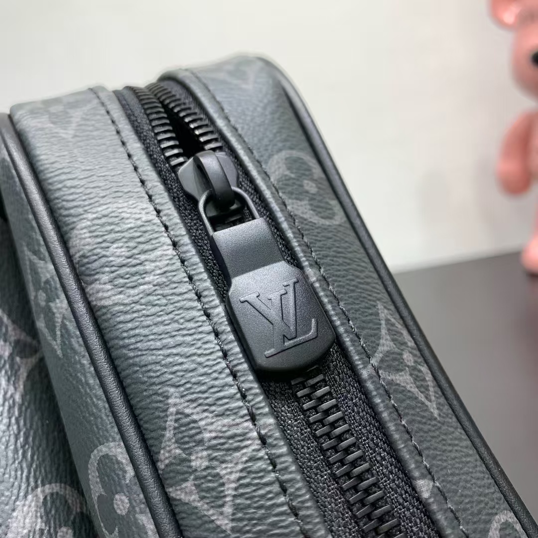 Louis Vuitton Getaway Messenger Bag in Monogram Eclipse Canvas - Image 4