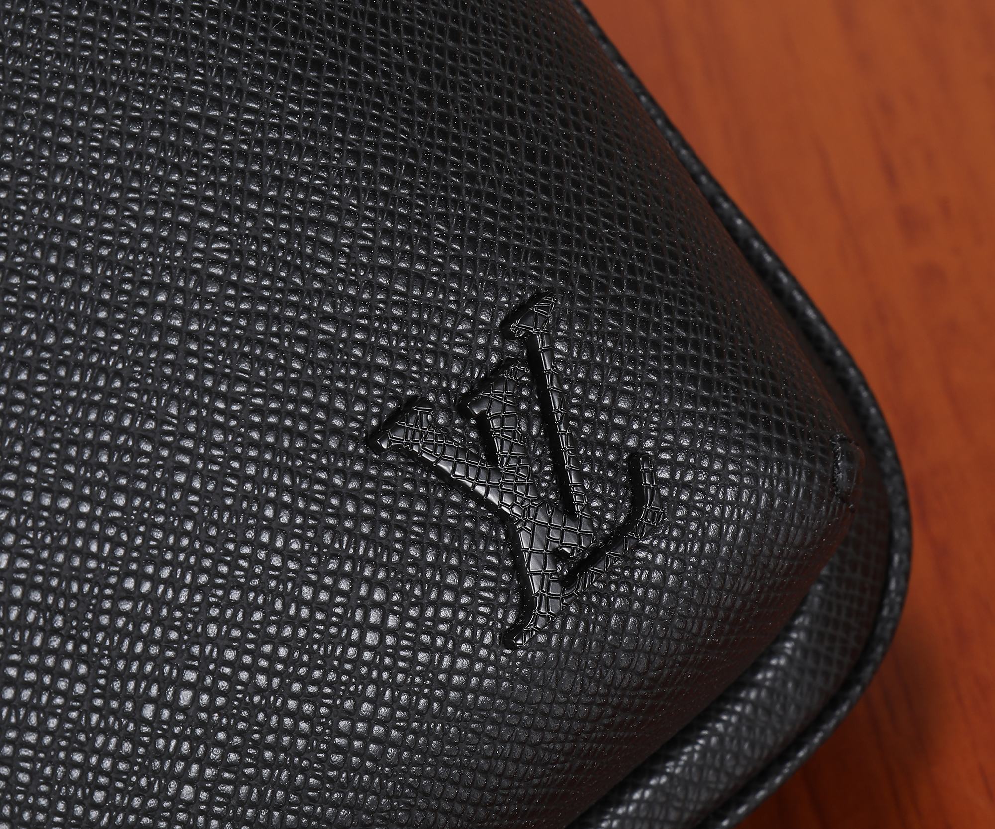 Louis Vuitton Avenue Shoulder Bag M30863 - Image 4