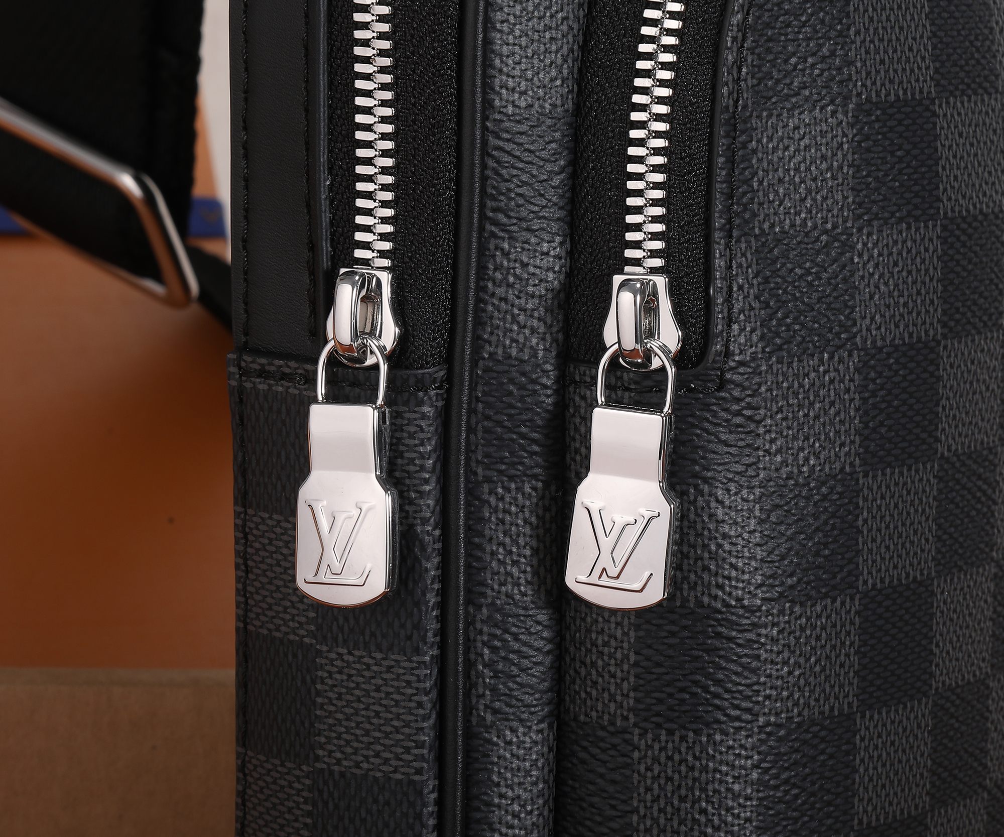 Louis Vuitton Avenue Shoulder Bag N45302 - Image 4