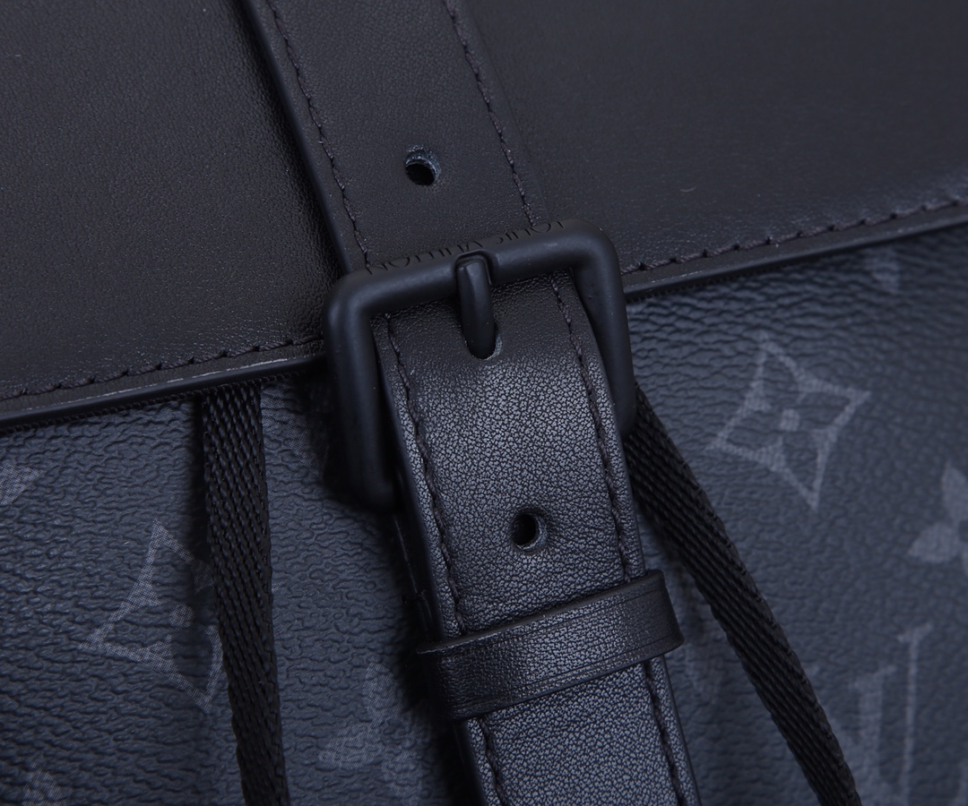Louis Vuitton Trio Shoulder Bag in Monogram Eclipse Canvas - Image 4