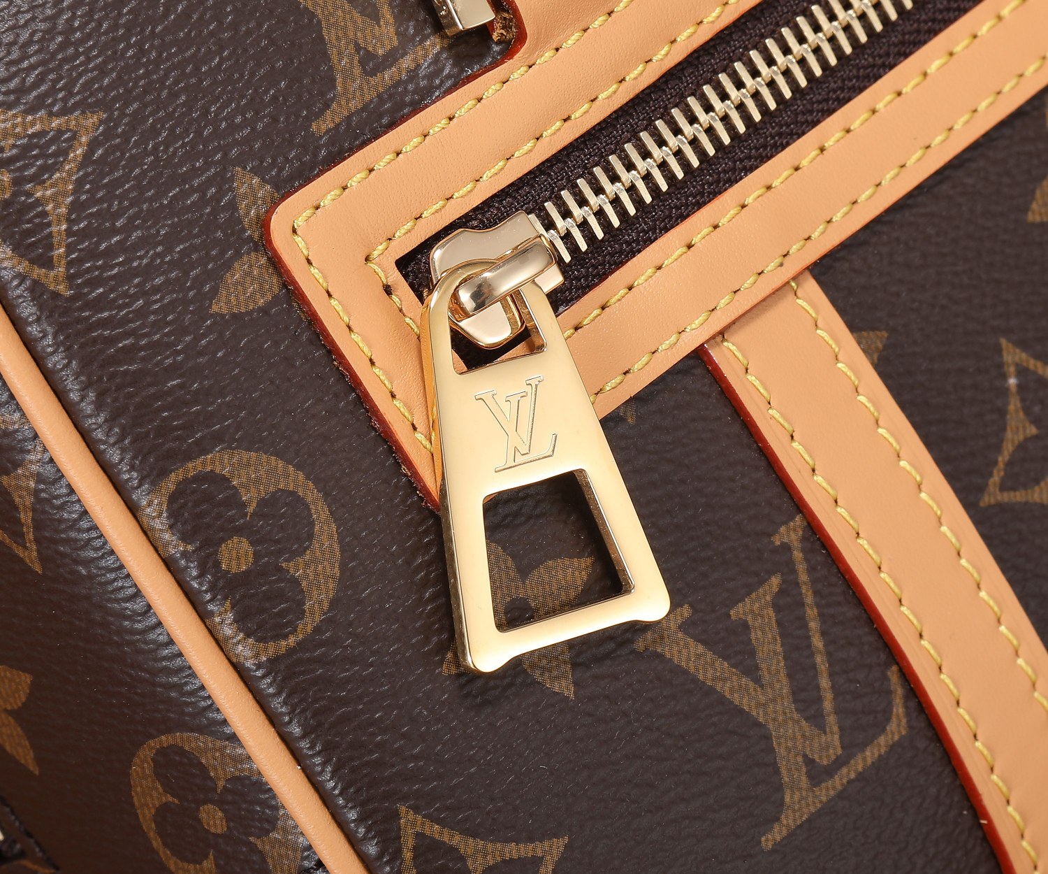 Cité Monogram Shoulder Bag, Model M46321 - Image 4