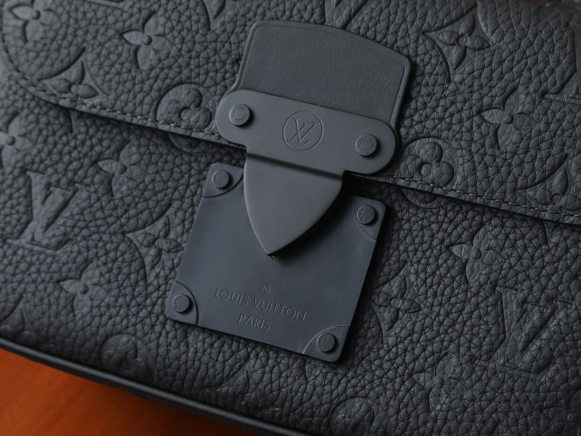 Louis Vuitton S Lock Messenger Bag M58489 - Image 4