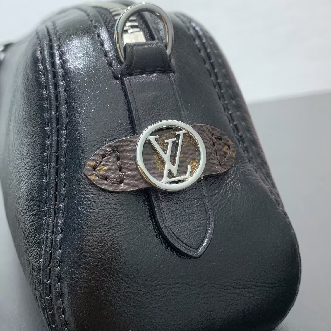 Pochette Vibe Crossbody Bag from the LV Vibe Collection - Image 4