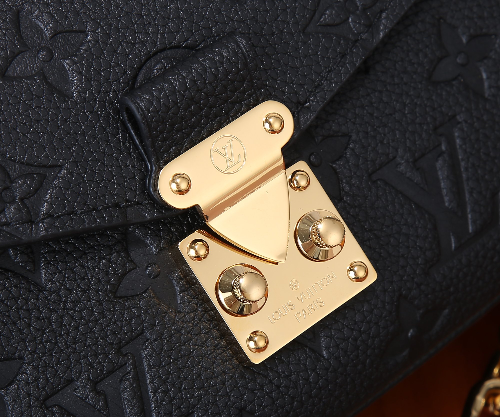 Louis Vuitton Pochette Métis East West Shoulder Bag - Image 4