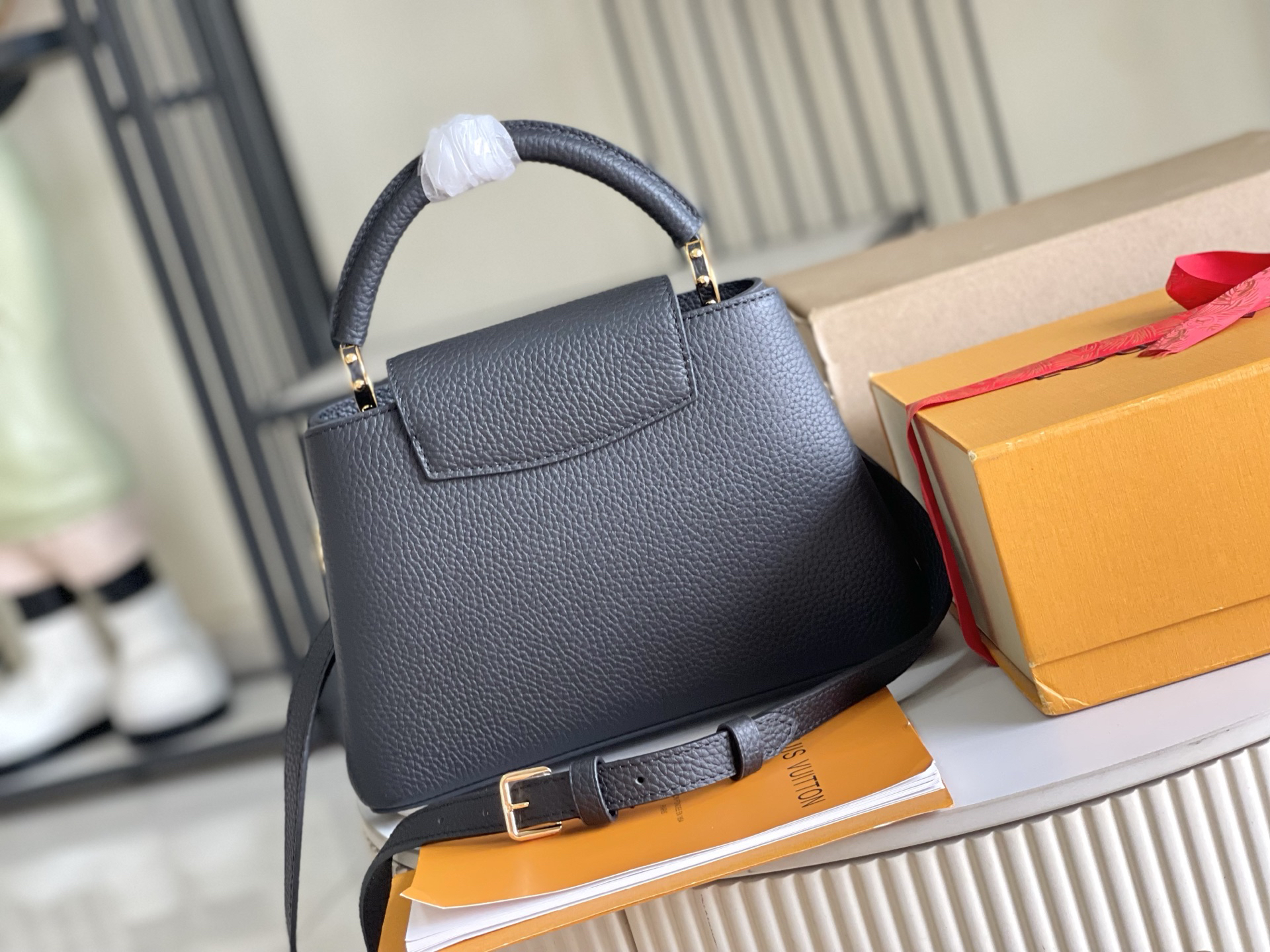 Louis Vuitton Capucines Small Taurillon Leather Handbag - Image 4