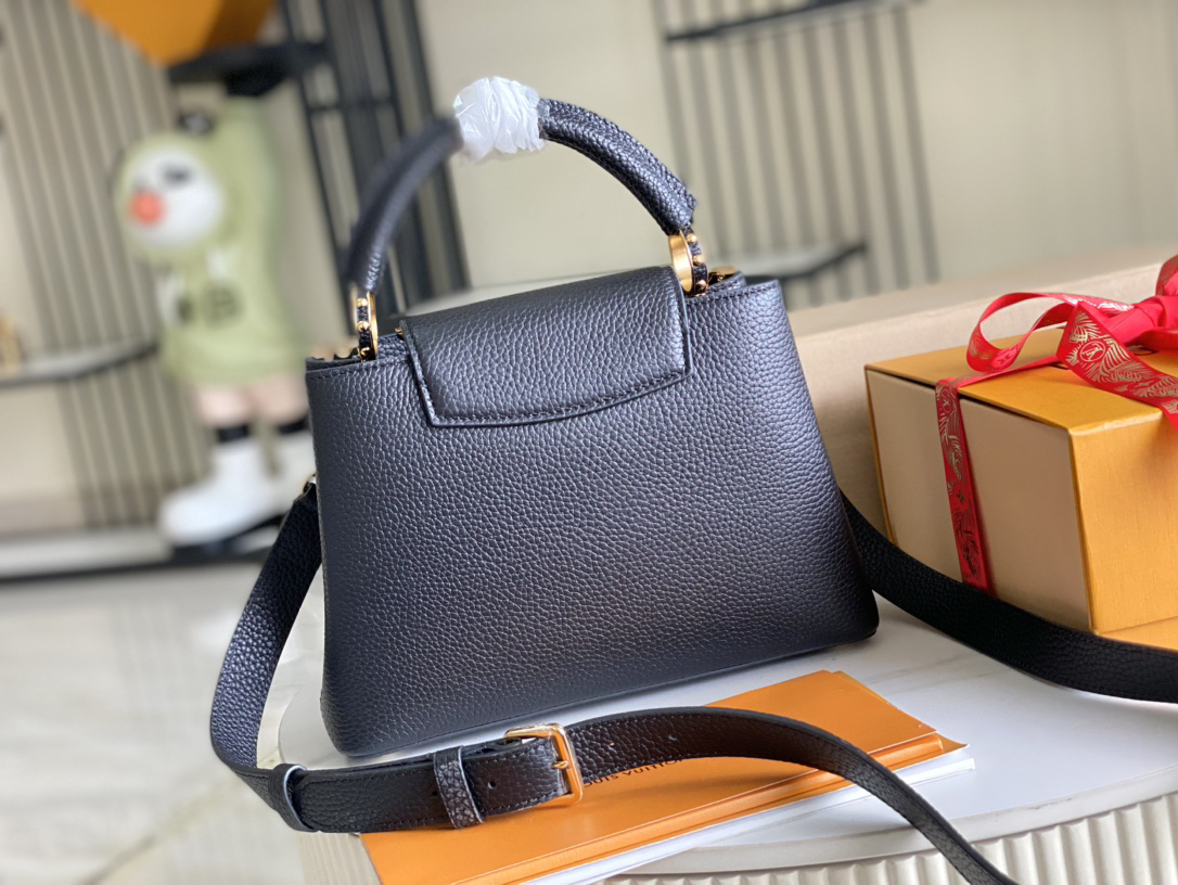 Louis Vuitton Capucines BB Handbag in White Calfskin - Image 4