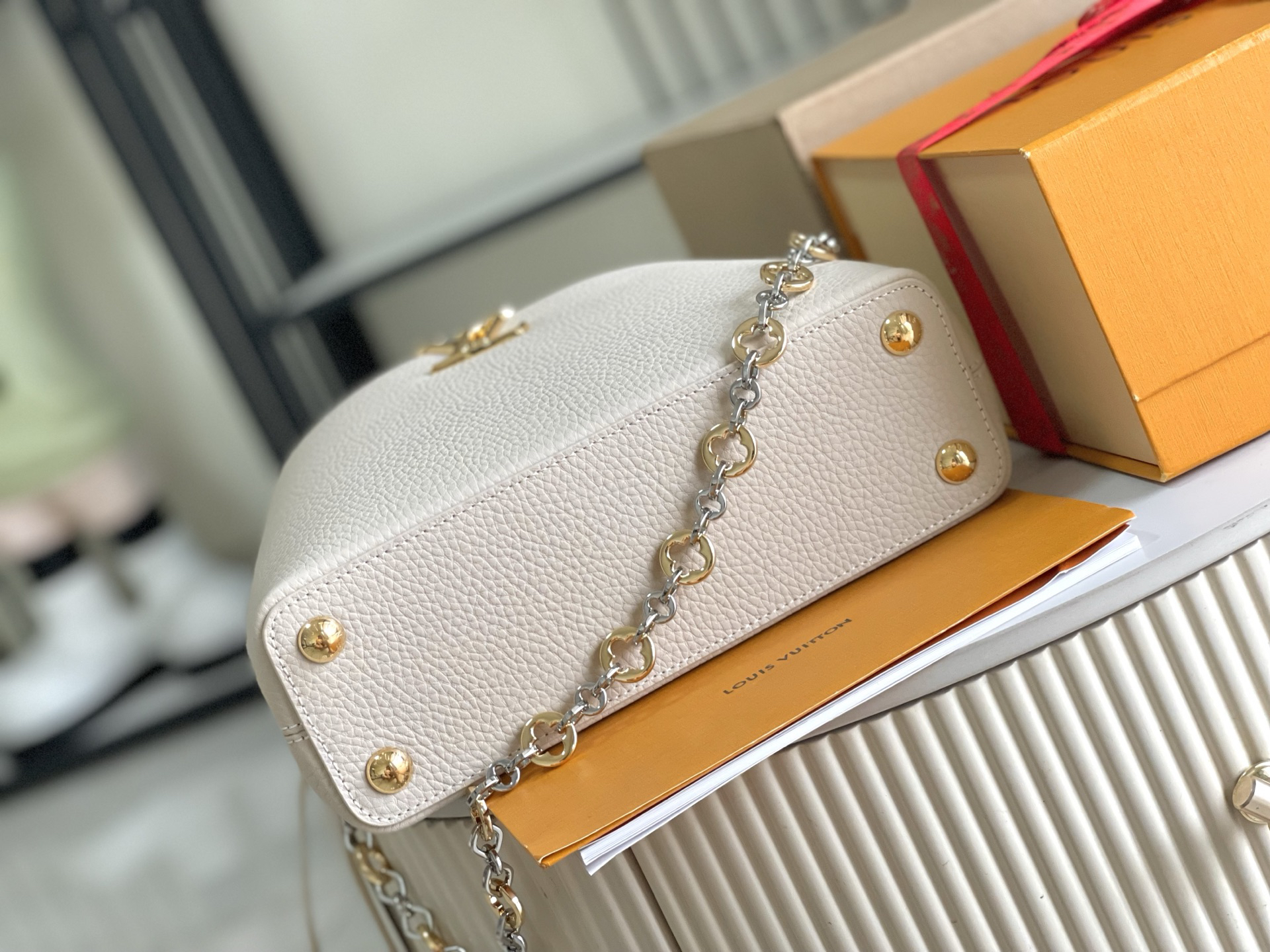 Louis Vuitton Capucines BB Handbag in Ivory Calfskin - Image 4