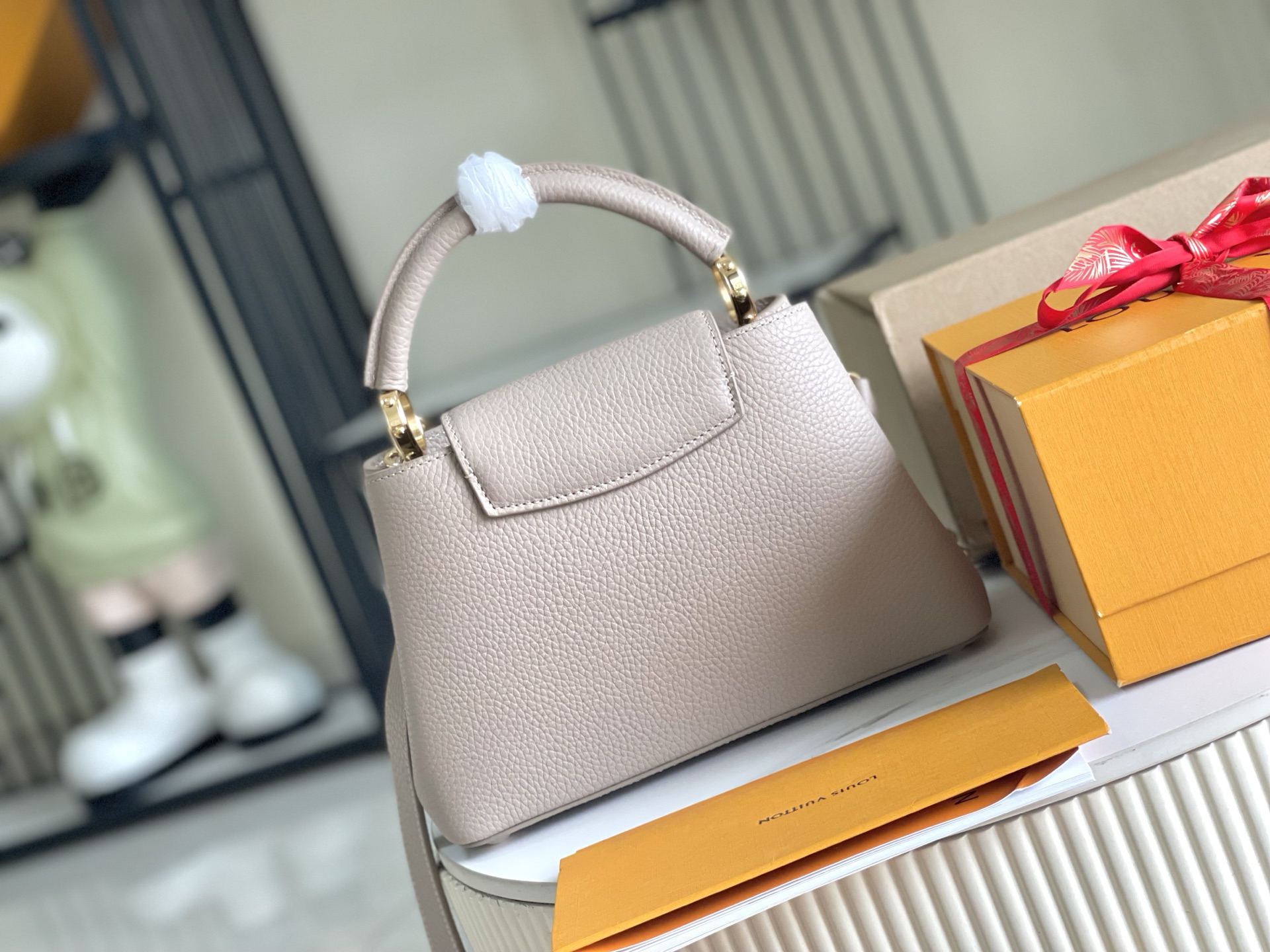 Louis Vuitton Capucines BB Handbag, Gray, Small - Image 4