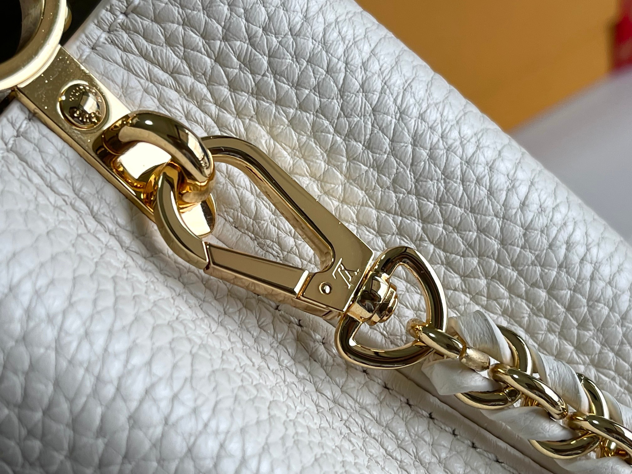 Louis Vuitton Capucines Mini Shoulder Bag in Cream White Taurillon Leather - Image 4